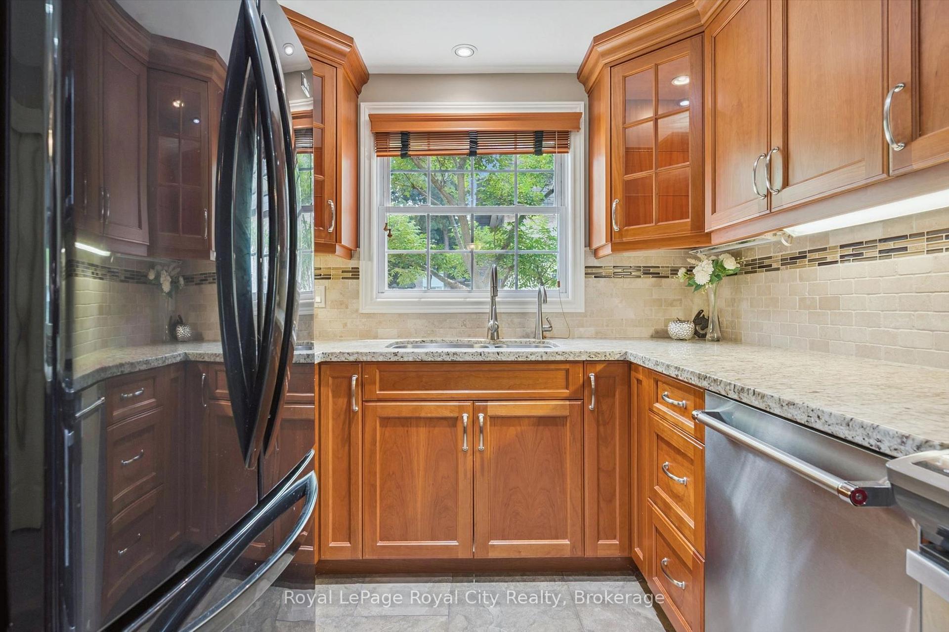 Photo 21 of Unit 30, 383 Edinburgh Road S, Guelph, Dovercliffe Park/Old University — HOMEH