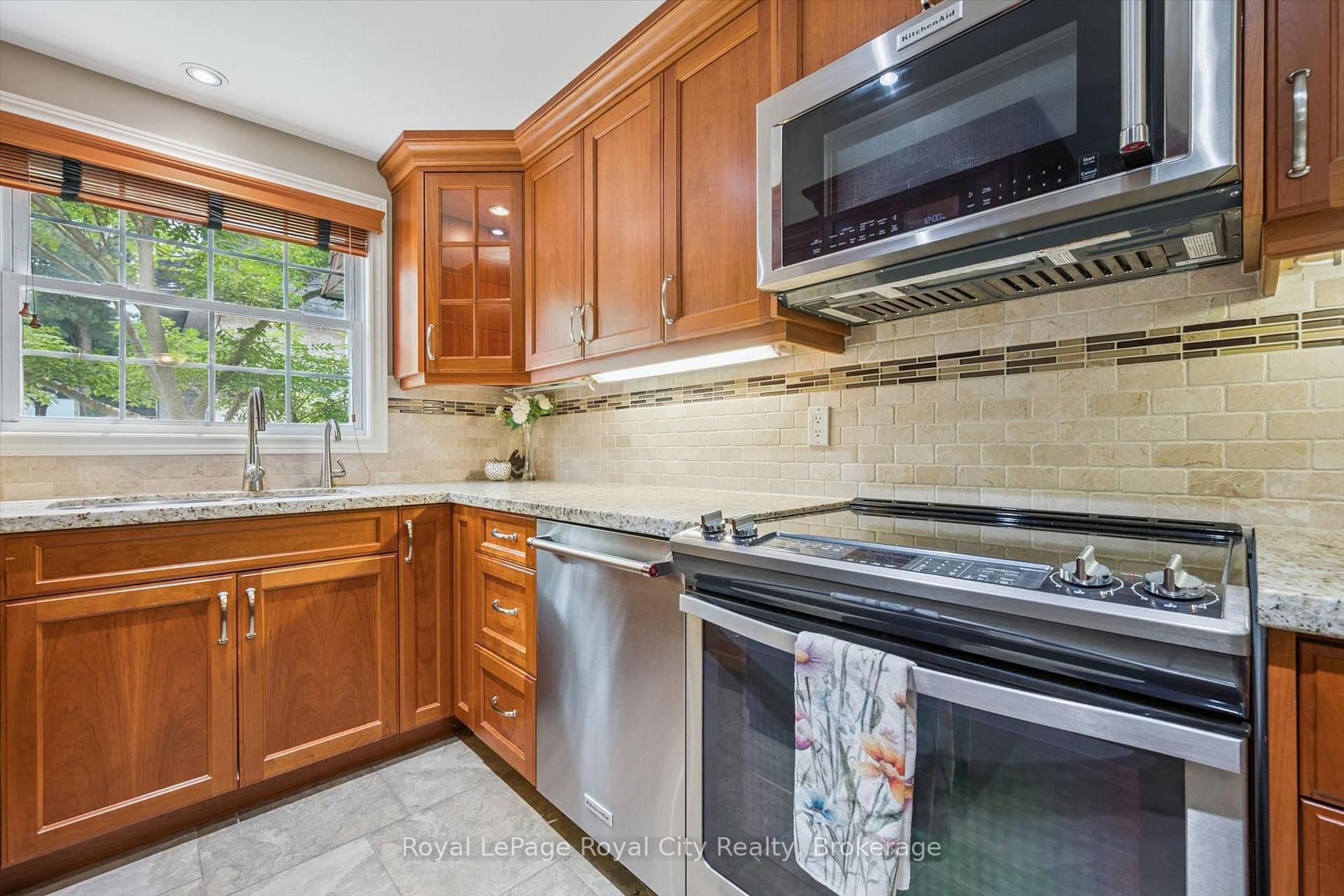 Photo 23 of Unit 30, 383 Edinburgh Road S, Guelph, Dovercliffe Park/Old University — HOMEH