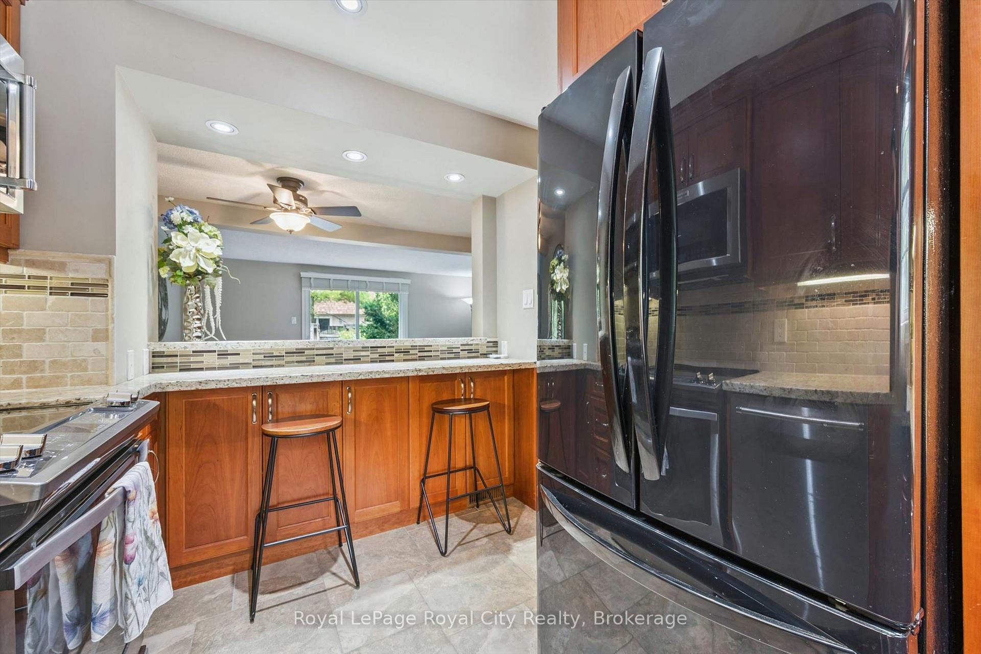 Photo 24 of Unit 30, 383 Edinburgh Road S, Guelph, Dovercliffe Park/Old University — HOMEH