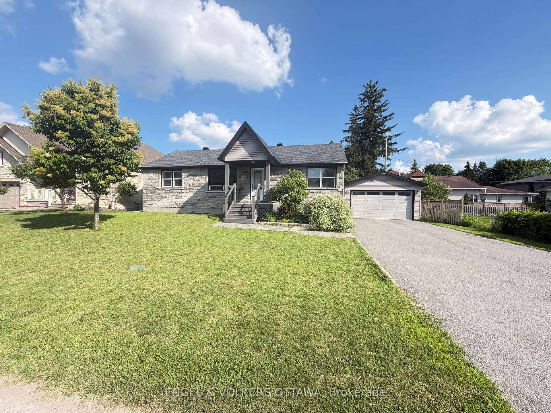 Photo 2 of 44 Granton Avenue, Ottawa, Meadowlands/St. Claire Gardens — HOMEH