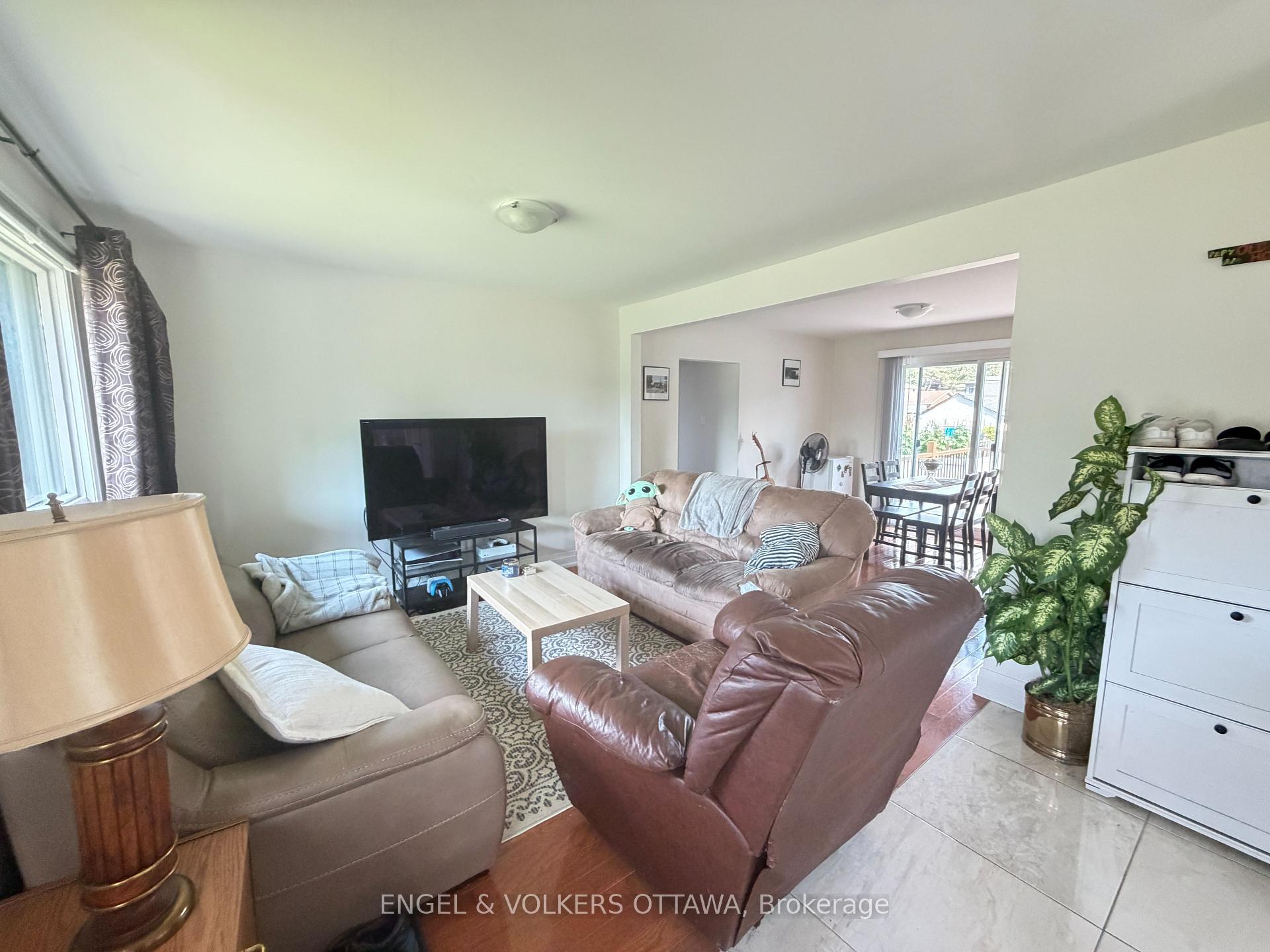 Photo 5 of 44 Granton Avenue, Ottawa, Meadowlands/St. Claire Gardens — HOMEH