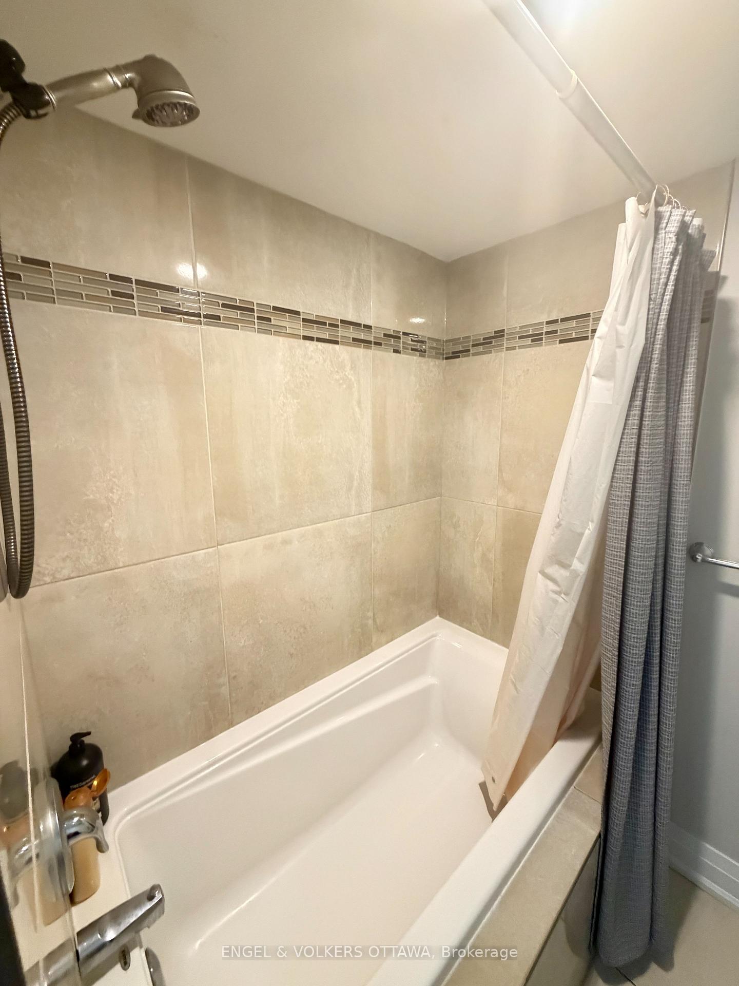 Photo 22 of 44 Granton Avenue, Ottawa, Meadowlands/St. Claire Gardens — HOMEH