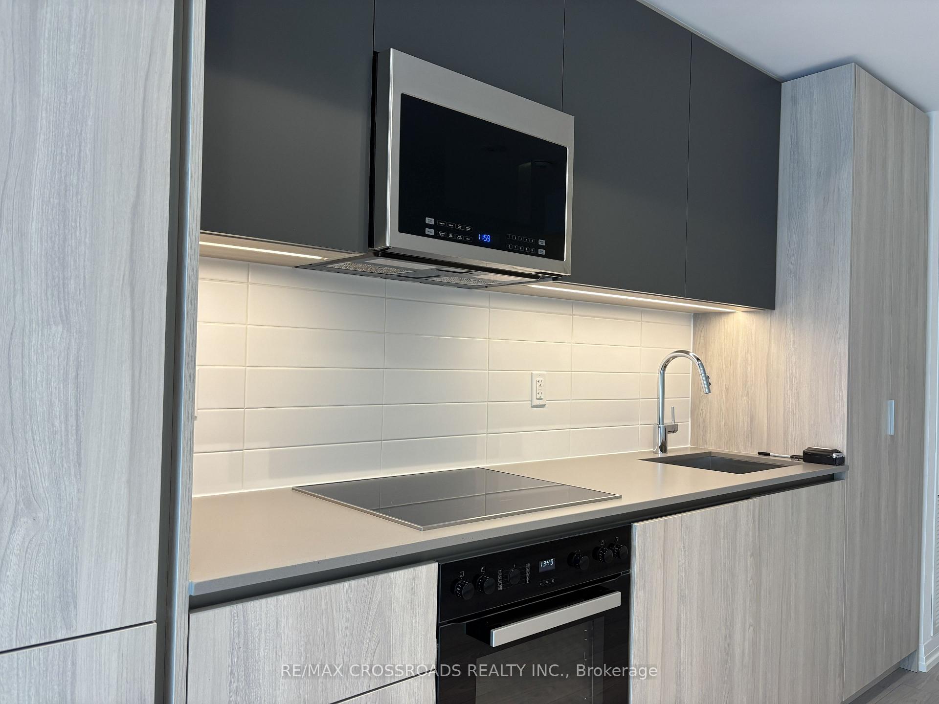 Photo 5 of Unit 1010, 400 King Street W, Toronto, Waterfront Communities — HOMEH