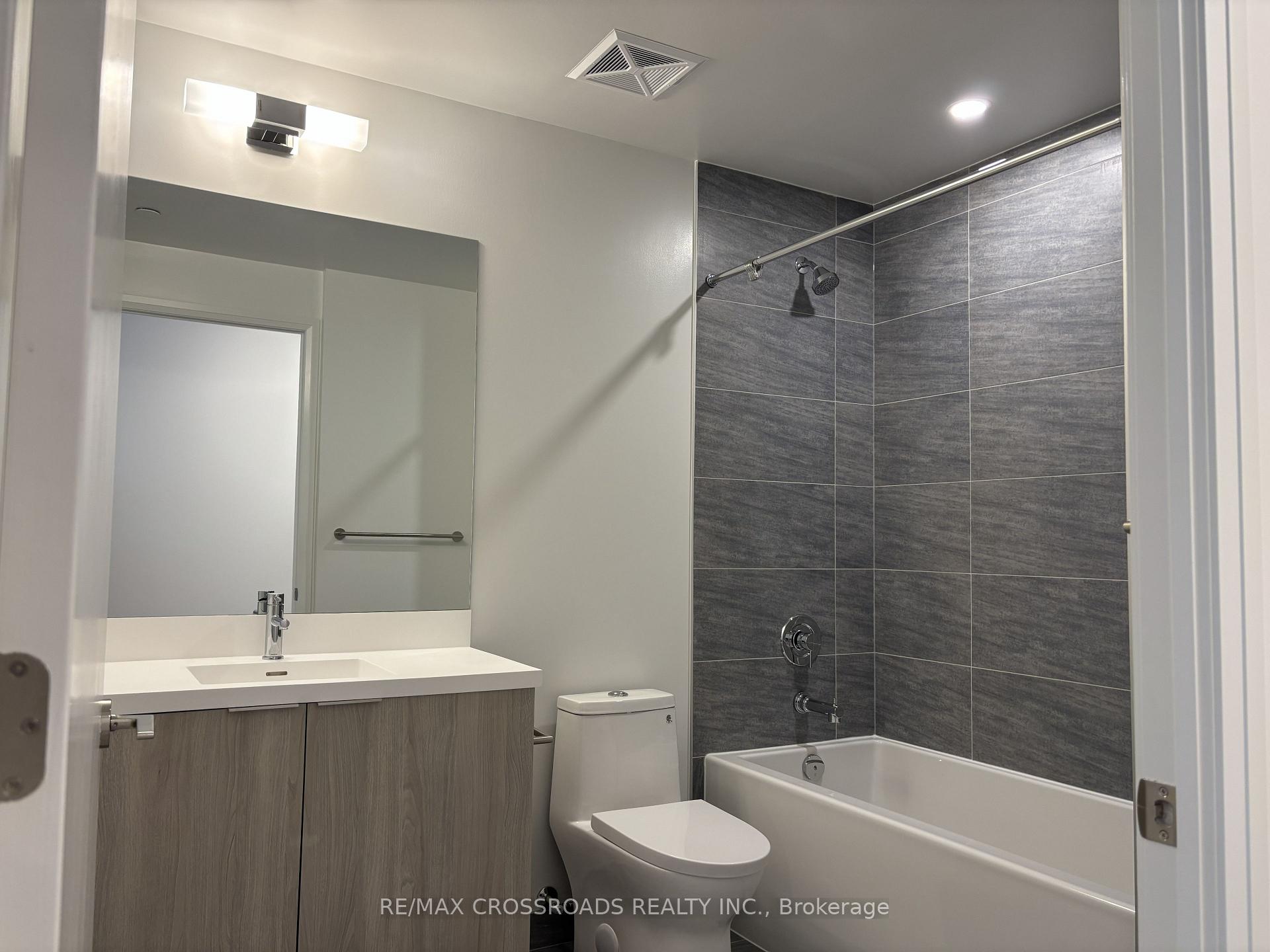 Photo 6 of Unit 1010, 400 King Street W, Toronto, Waterfront Communities — HOMEH