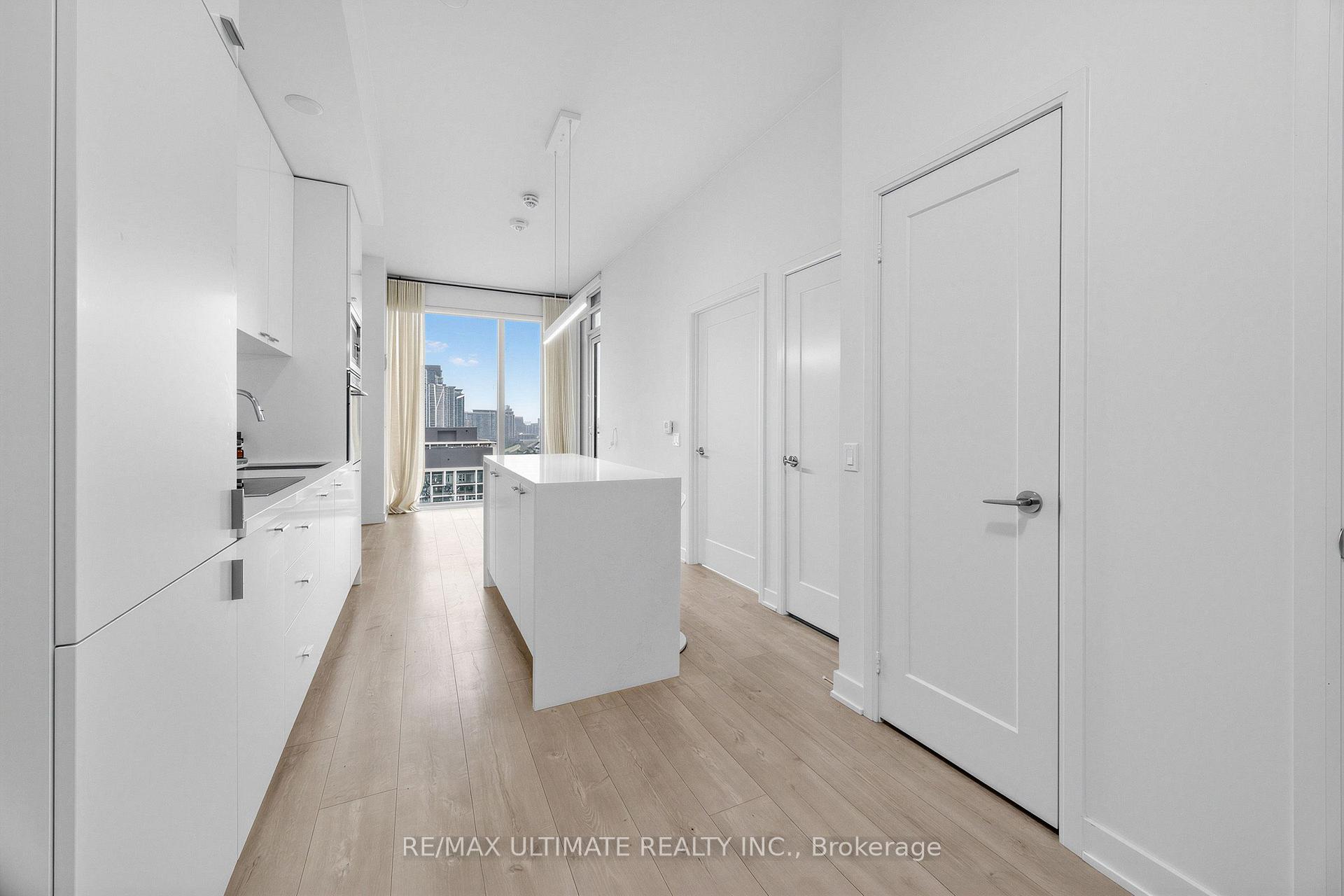 Photo 3 of Unit 1811W, 27 Bathurst Street, Toronto, Waterfront Communities — HOMEH