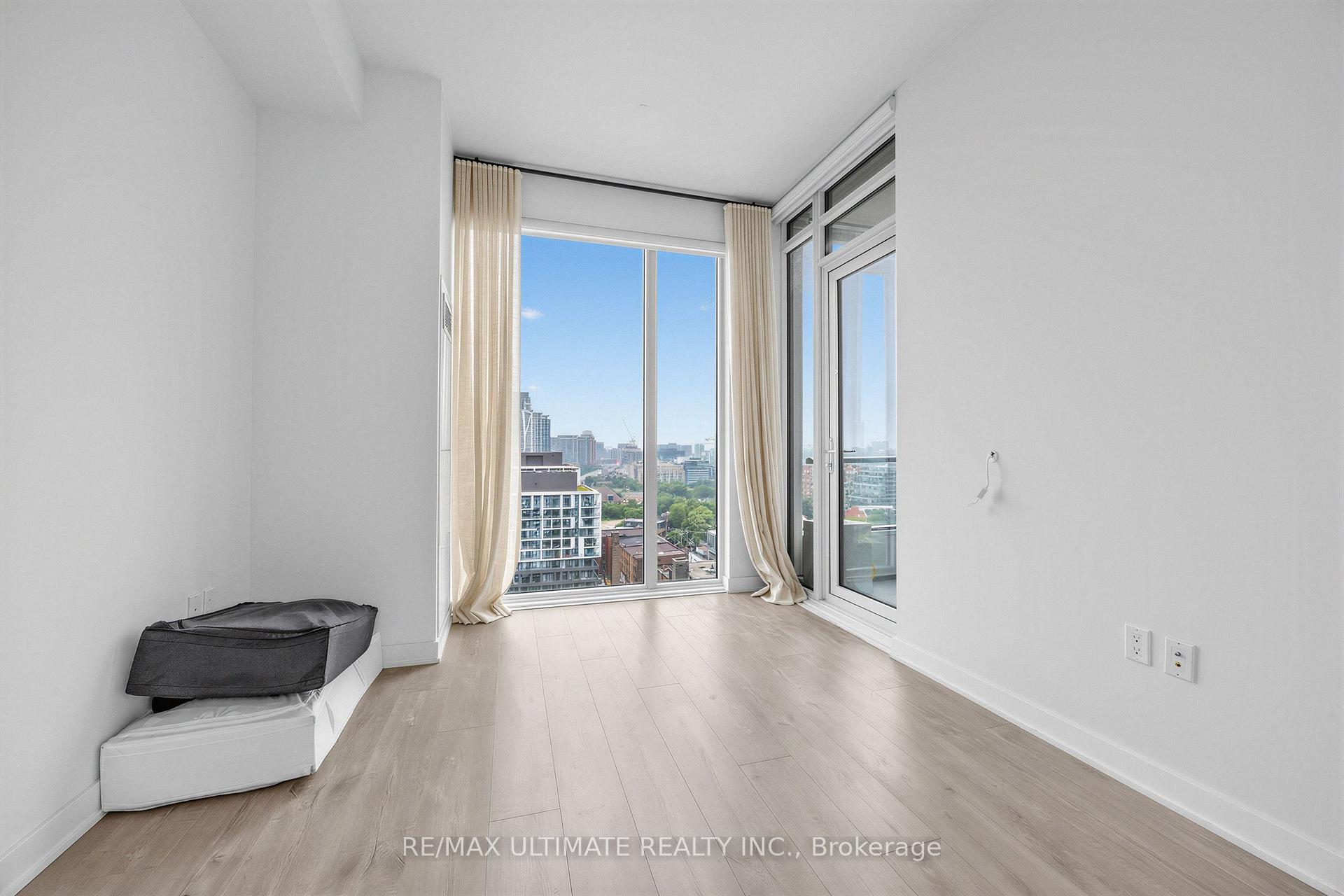 Photo 8 of Unit 1811W, 27 Bathurst Street, Toronto, Waterfront Communities — HOMEH