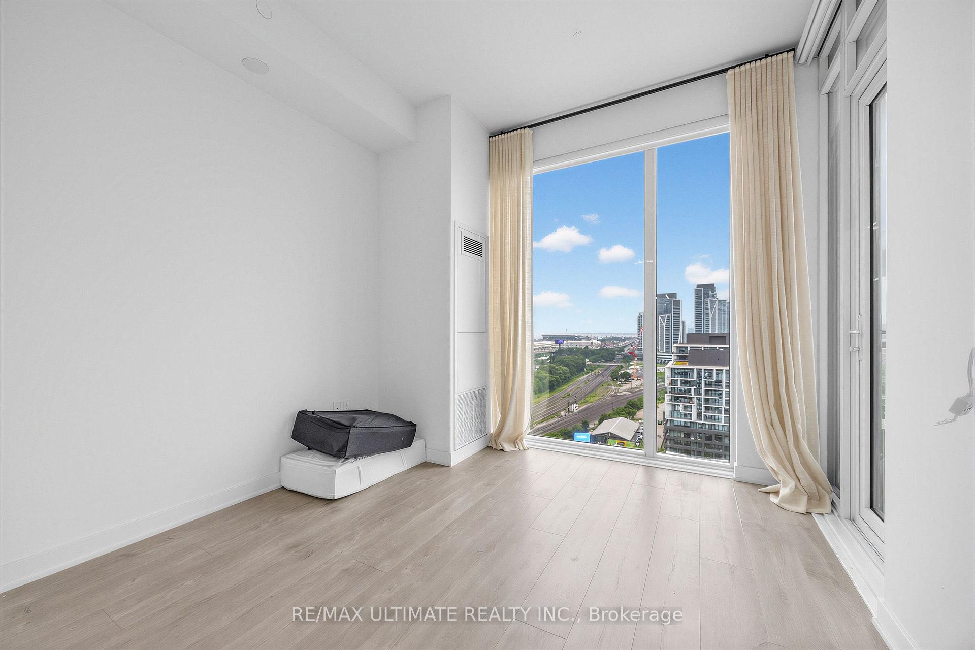 Photo 10 of Unit 1811W, 27 Bathurst Street, Toronto, Waterfront Communities — HOMEH