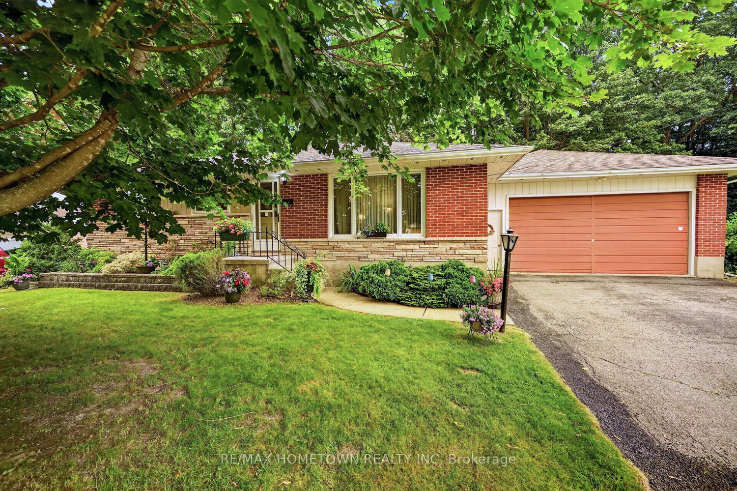 Photo 4 of 21 Fairway Crescent, Brockville, Brockville — HOMEH