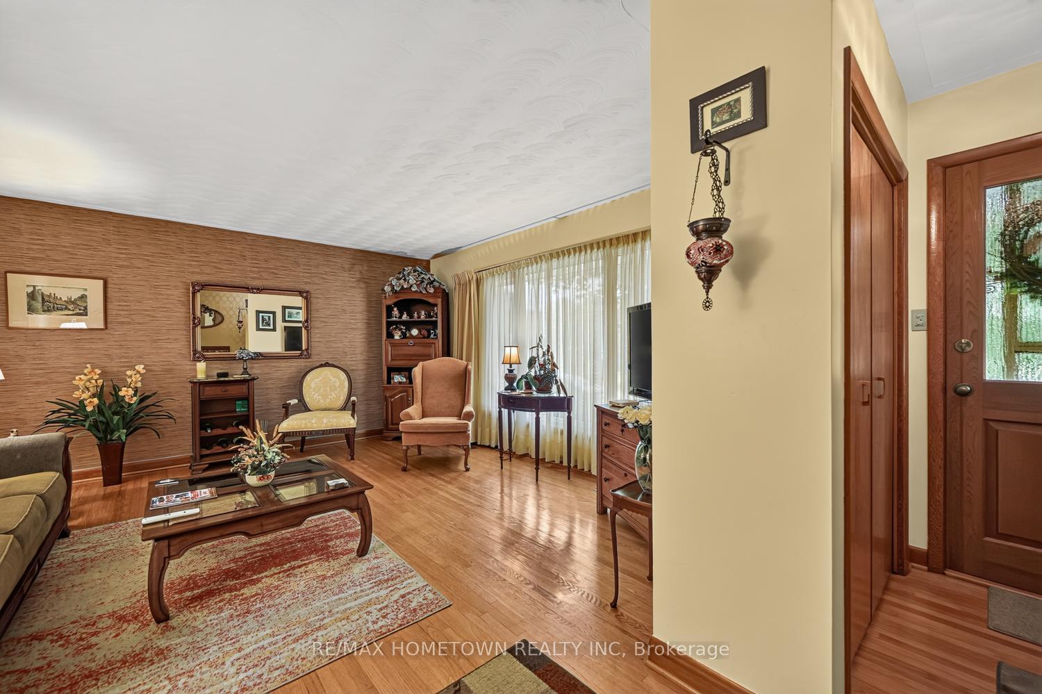 Photo 5 of 21 Fairway Crescent, Brockville, Brockville — HOMEH