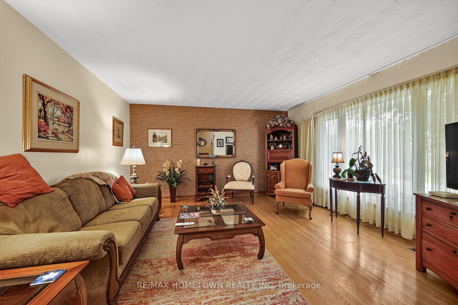 Photo 7 of 21 Fairway Crescent, Brockville, Brockville — HOMEH