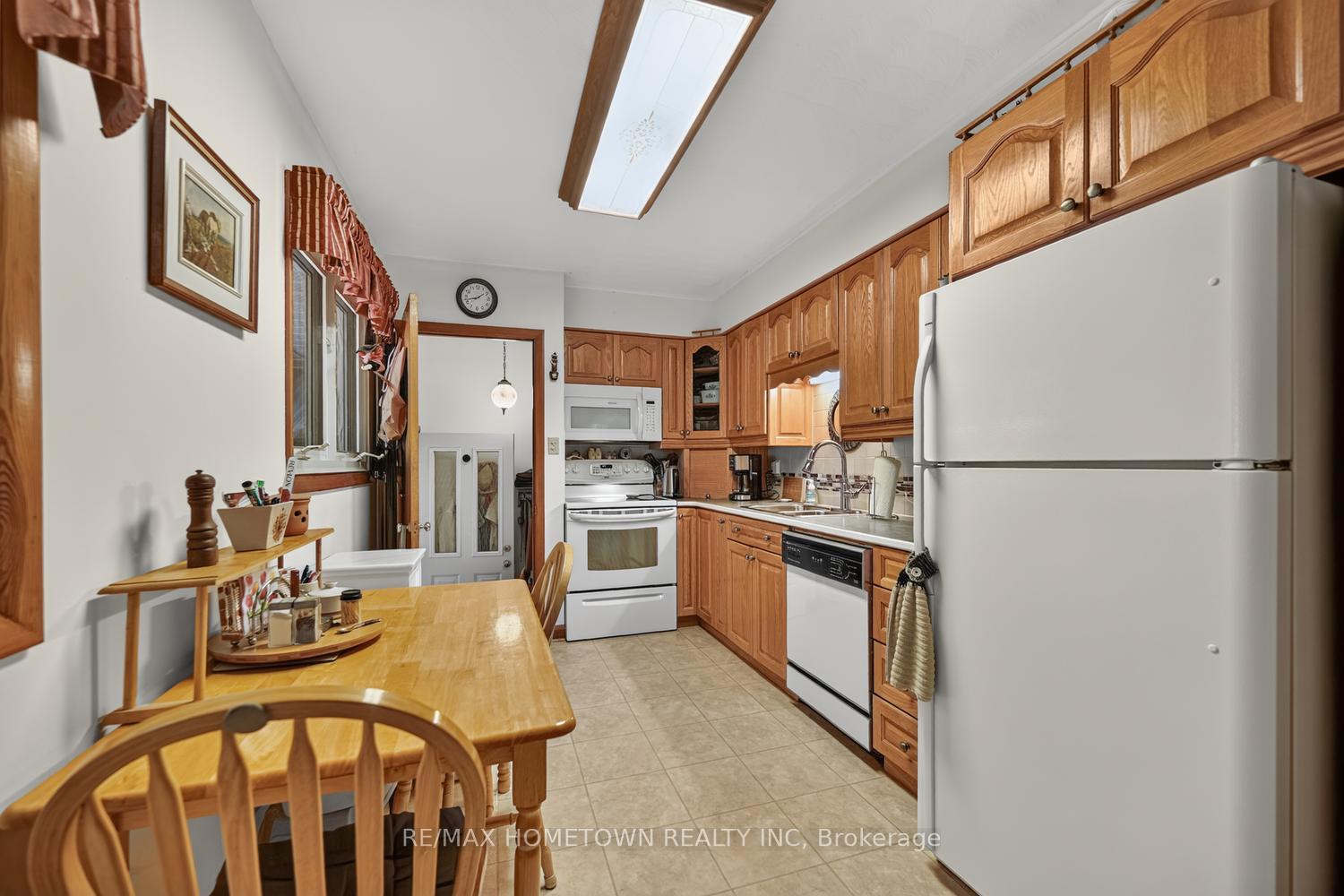 Photo 10 of 21 Fairway Crescent, Brockville, Brockville — HOMEH
