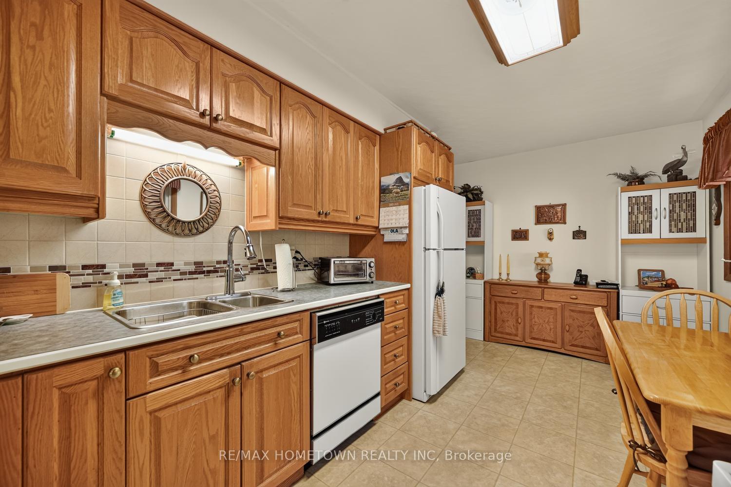 Photo 12 of 21 Fairway Crescent, Brockville, Brockville — HOMEH