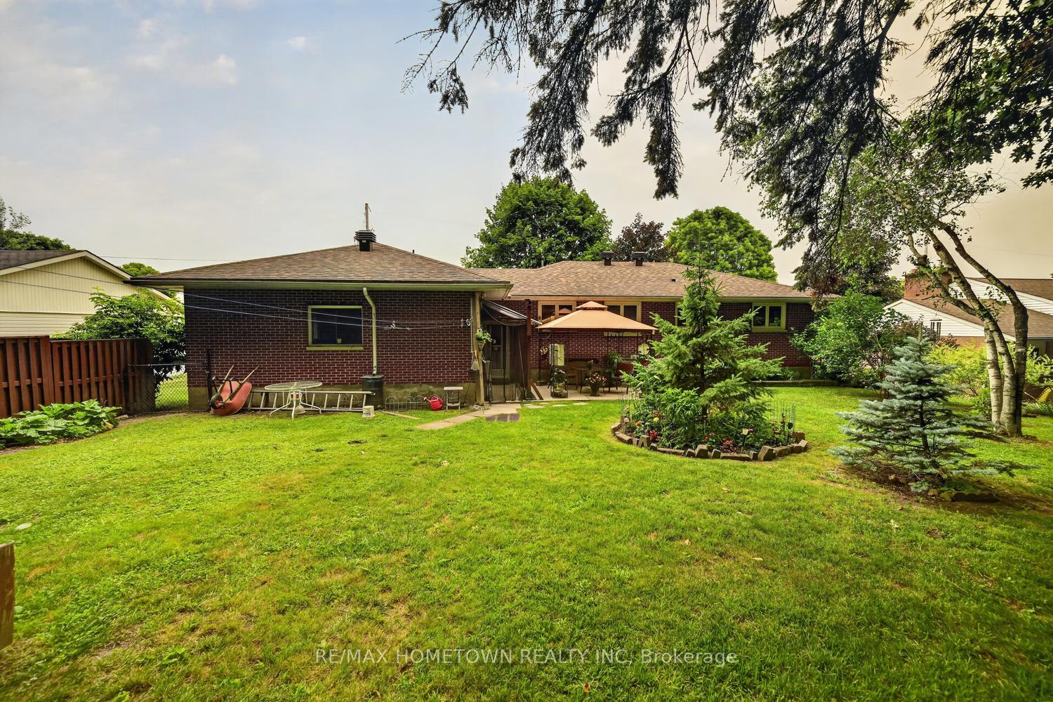 Photo 31 of 21 Fairway Crescent, Brockville, Brockville — HOMEH