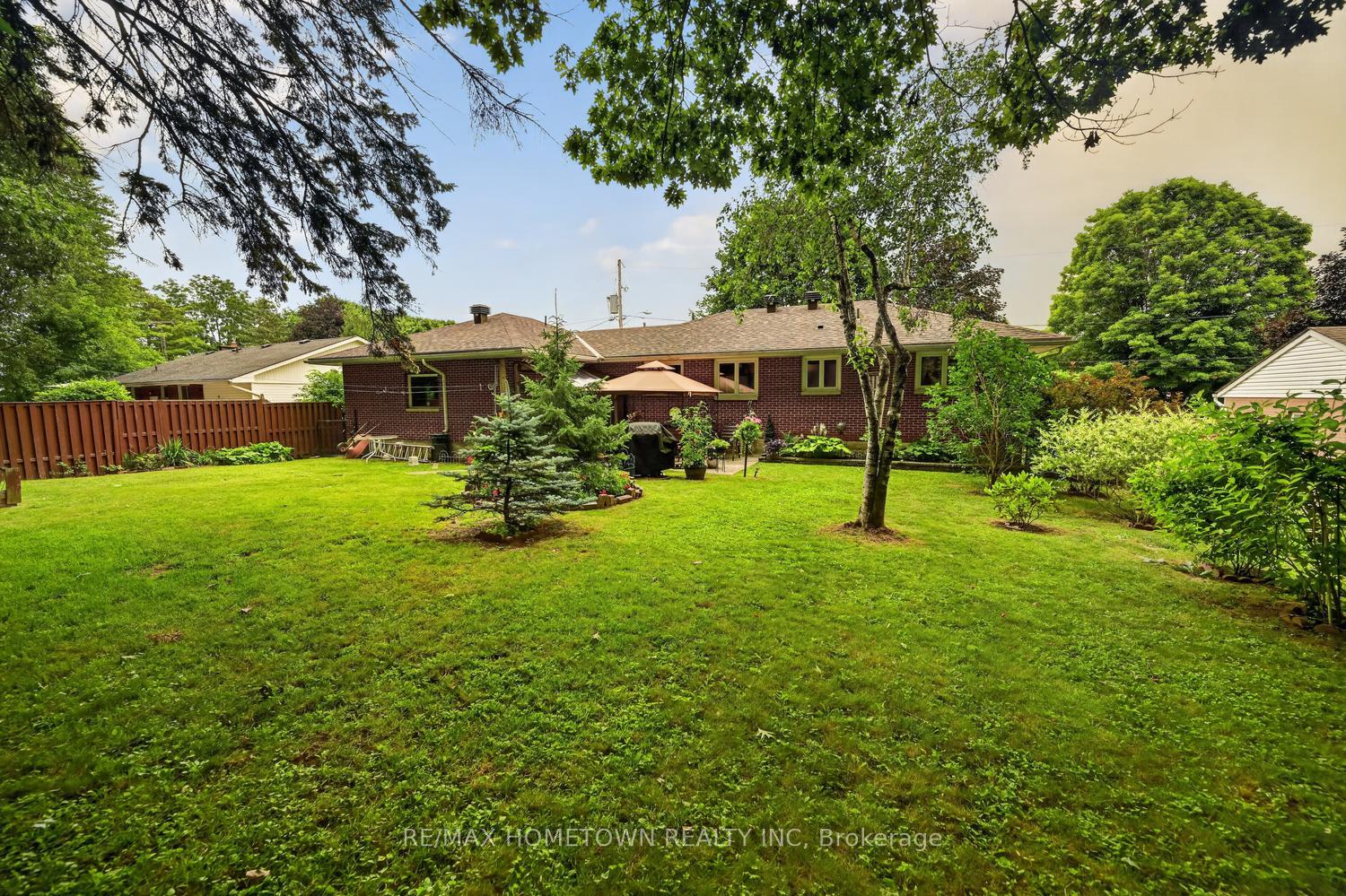 Photo 32 of 21 Fairway Crescent, Brockville, Brockville — HOMEH