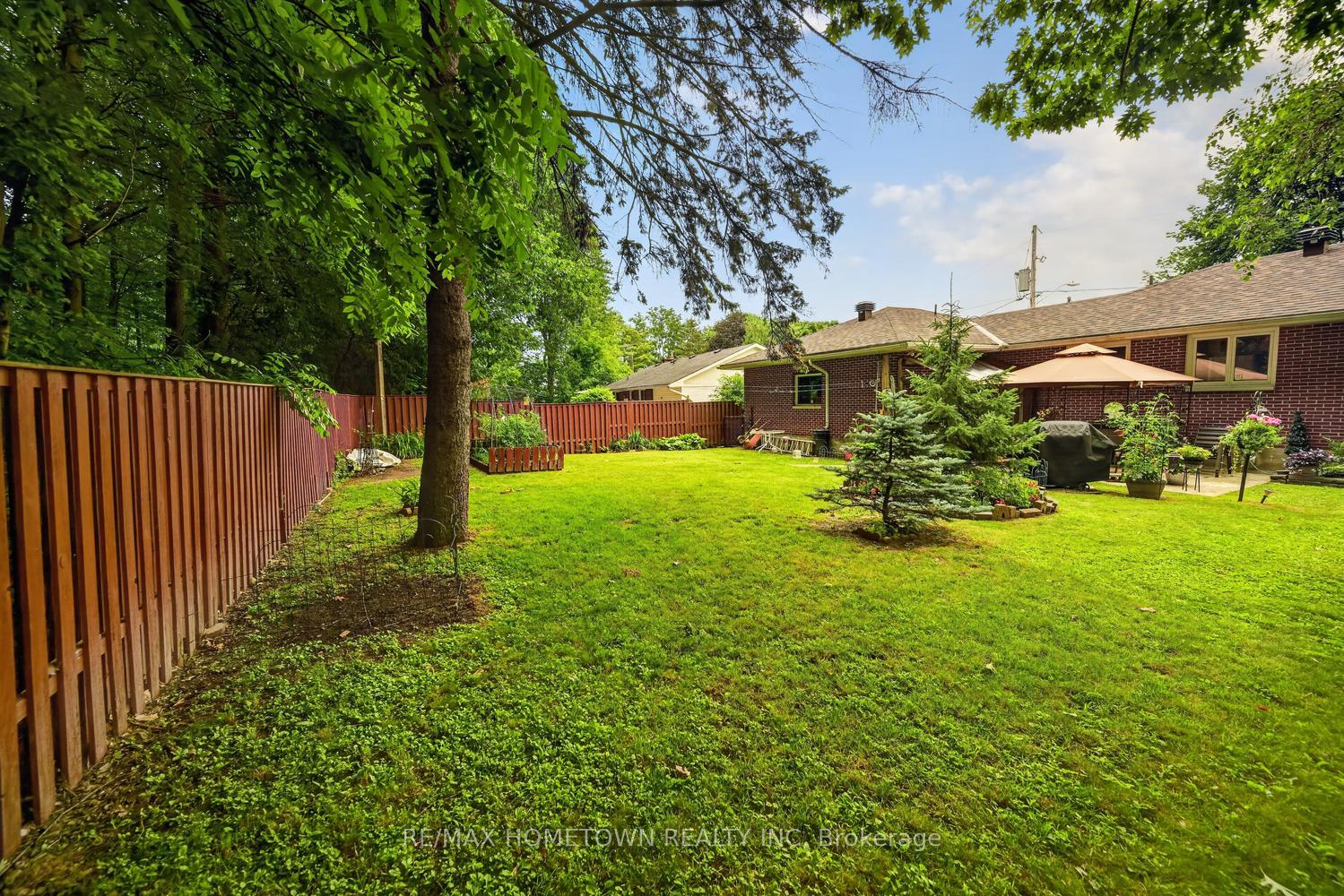 Photo 34 of 21 Fairway Crescent, Brockville, Brockville — HOMEH