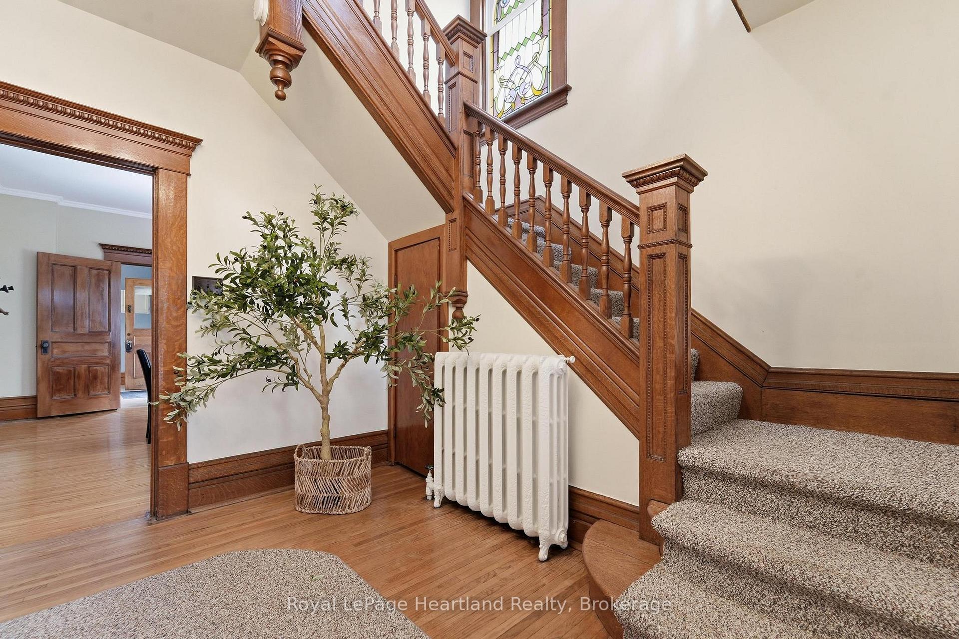 Photo 2 of 107 Wellington Street S, Goderich, Goderich (Town) — HOMEH