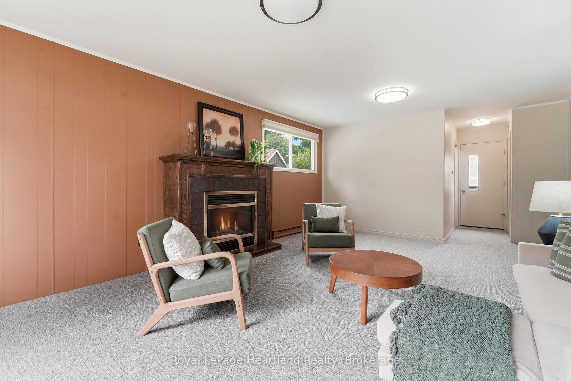 Photo 8 of 107 Wellington Street S, Goderich, Goderich (Town) — HOMEH