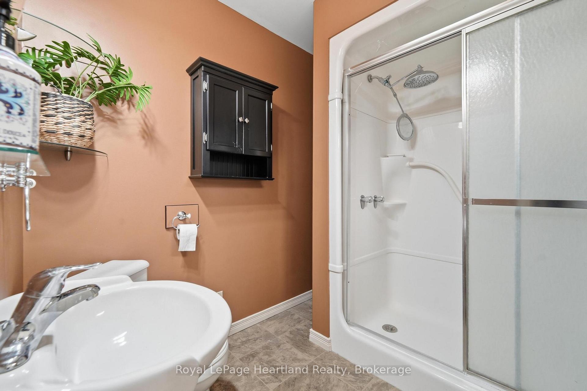Photo 9 of 107 Wellington Street S, Goderich, Goderich (Town) — HOMEH