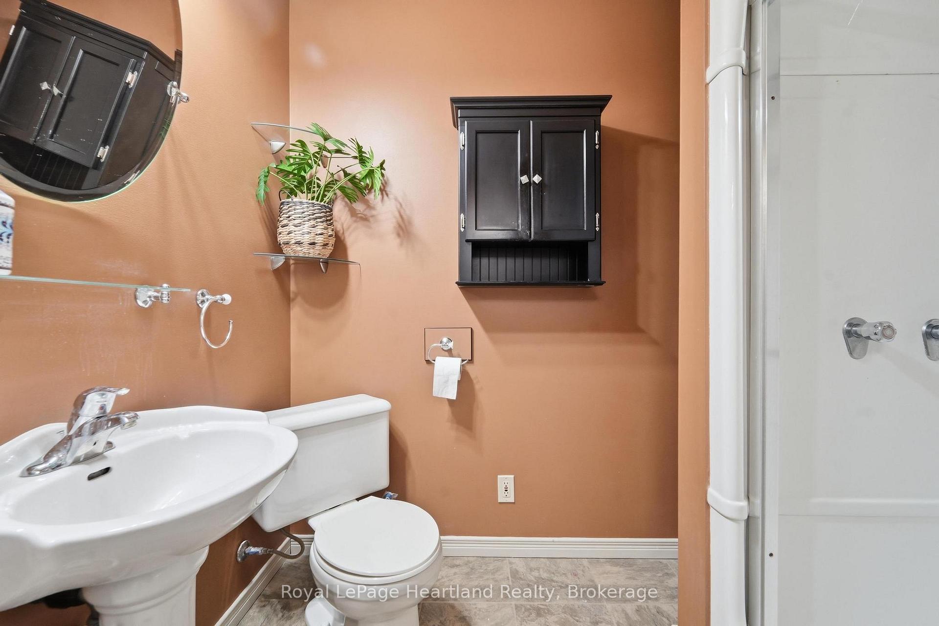 Photo 10 of 107 Wellington Street S, Goderich, Goderich (Town) — HOMEH