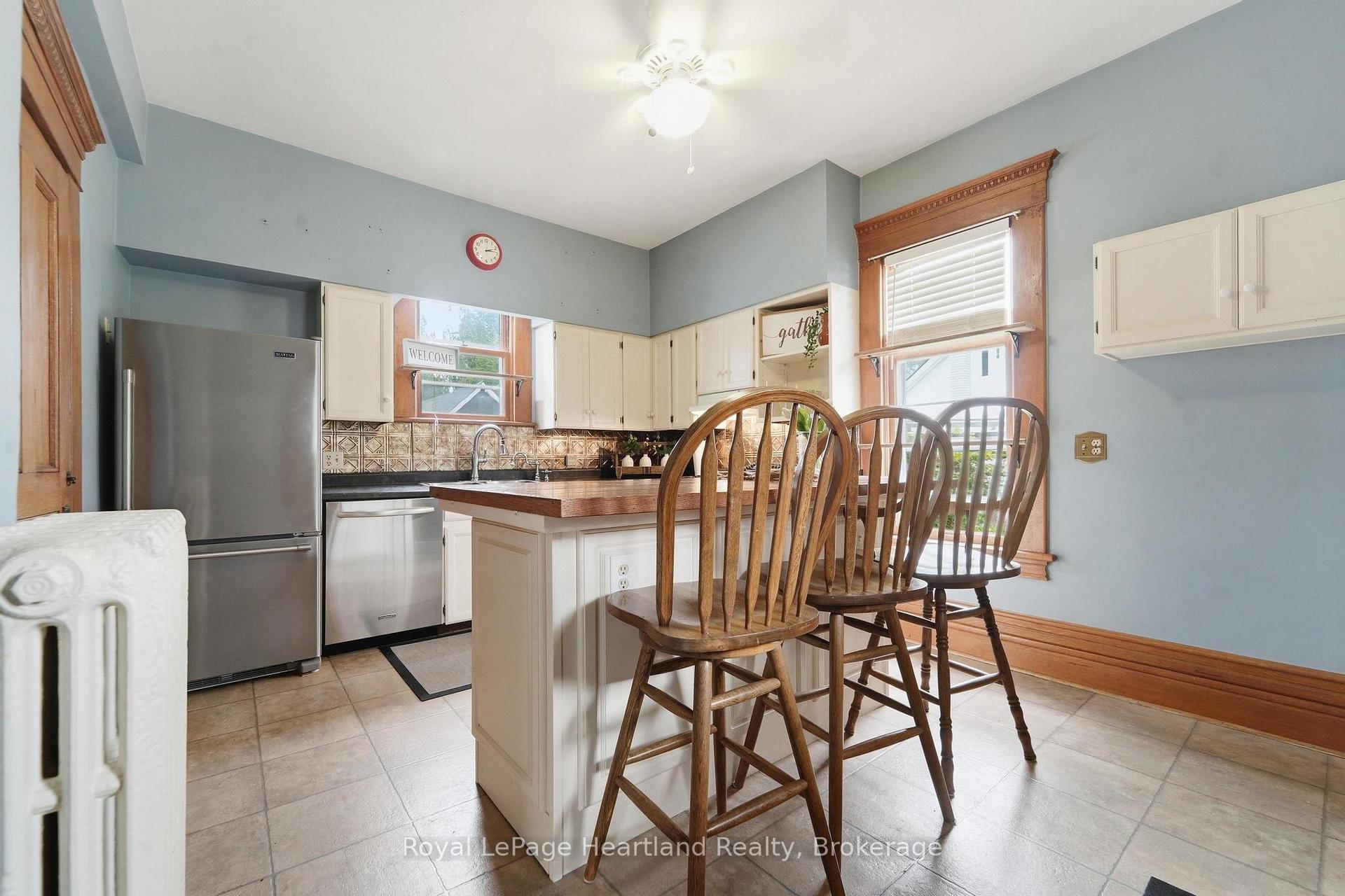 Photo 14 of 107 Wellington Street S, Goderich, Goderich (Town) — HOMEH