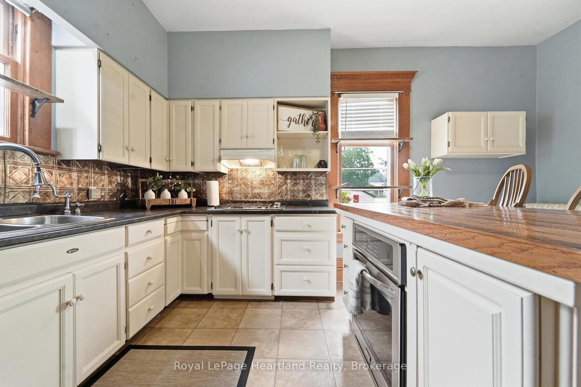 Photo 15 of 107 Wellington Street S, Goderich, Goderich (Town) — HOMEH
