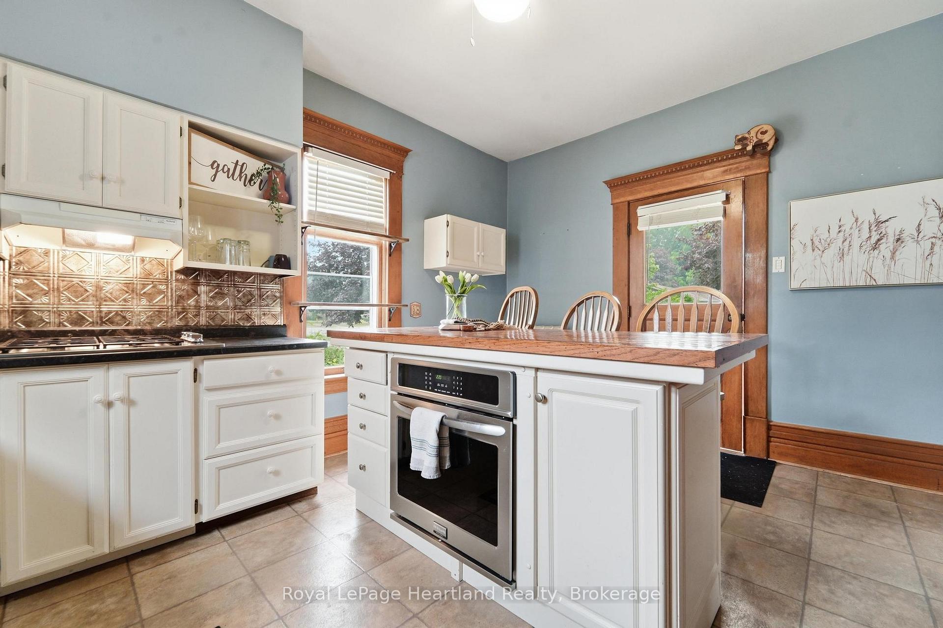 Photo 16 of 107 Wellington Street S, Goderich, Goderich (Town) — HOMEH