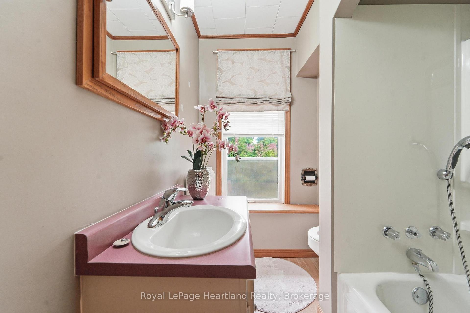 Photo 25 of 107 Wellington Street S, Goderich, Goderich (Town) — HOMEH