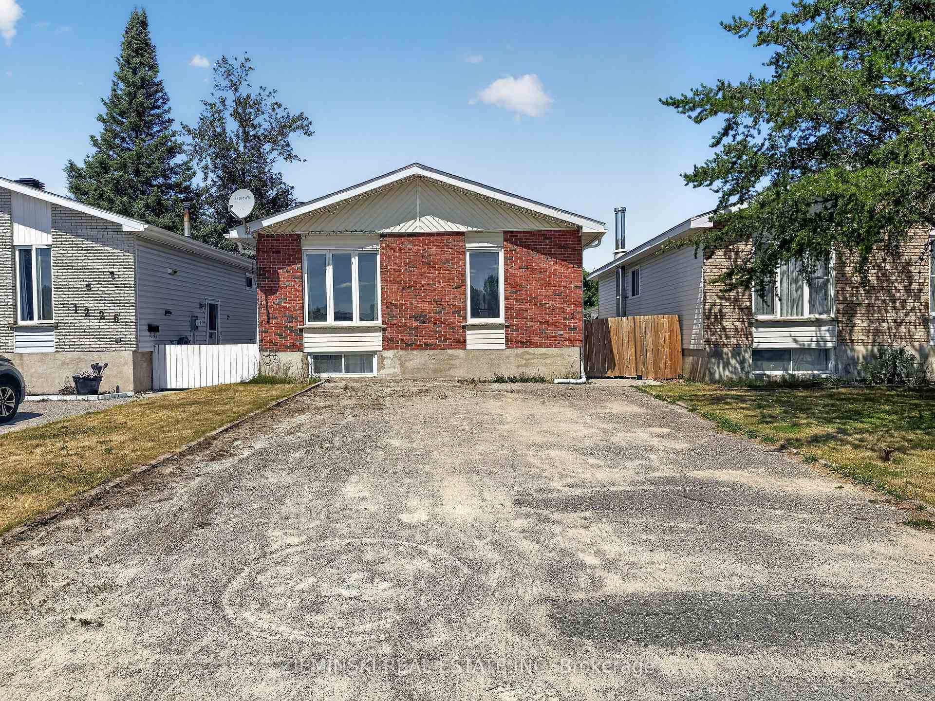 Photo 1 of 1222 Gatineau Boulevard, Timmins, MTJ - Main Area — HOMEH