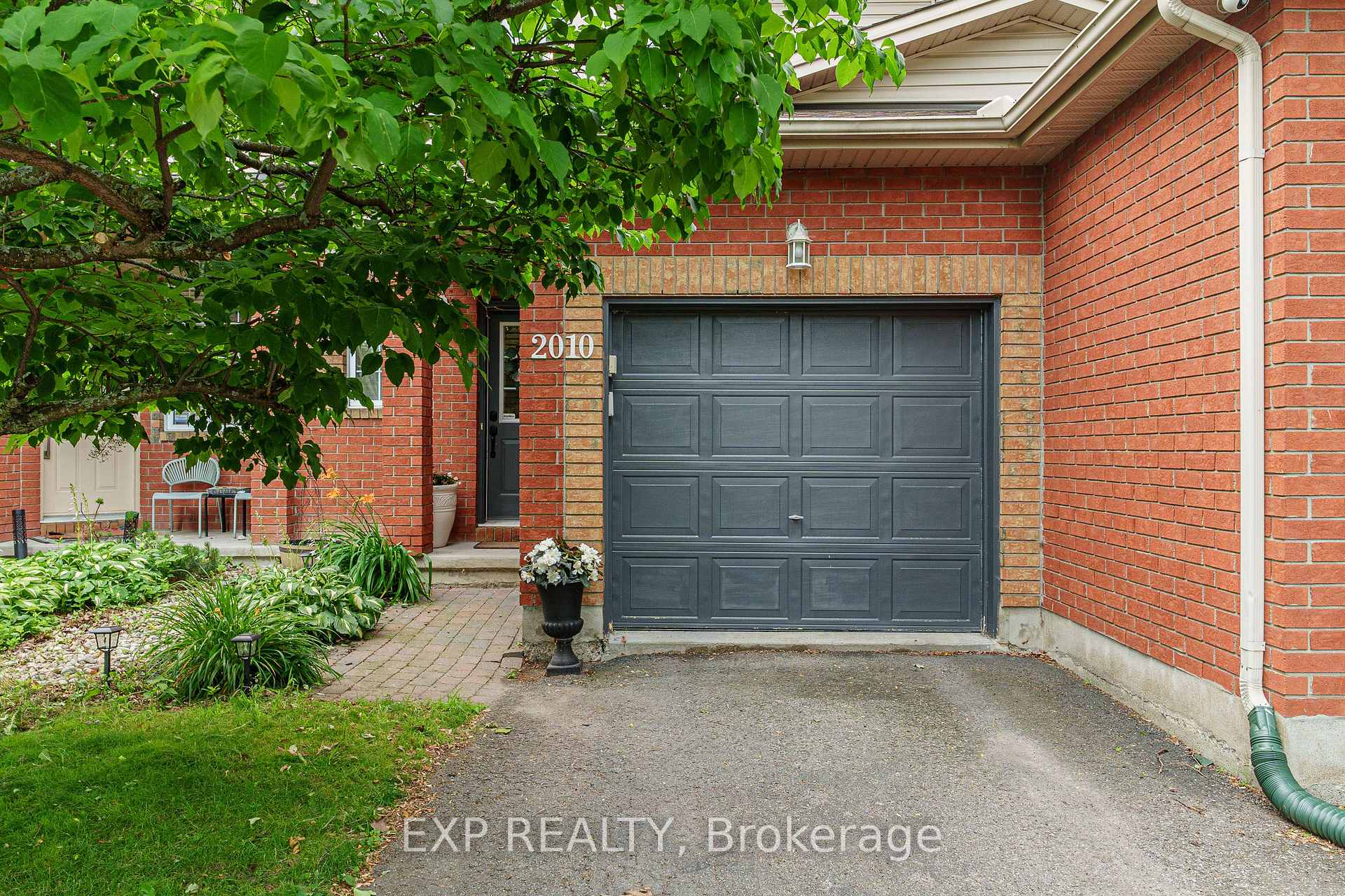 Photo 2 of 2010 Scully Way, Ottawa, Fallingbrook/Gardenway South — HOMEH