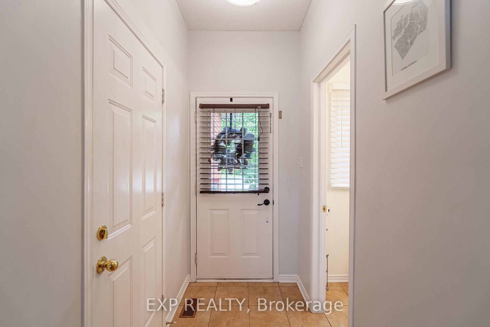 Photo 3 of 2010 Scully Way, Ottawa, Fallingbrook/Gardenway South — HOMEH