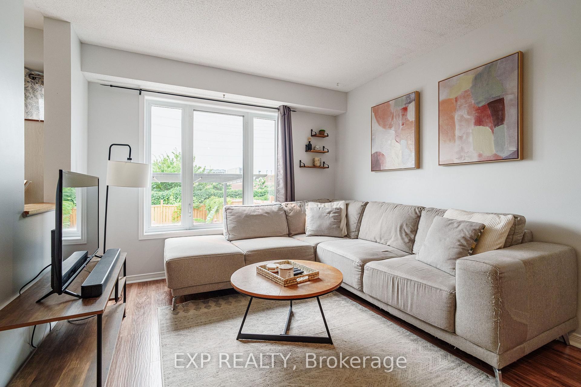 Photo 4 of 2010 Scully Way, Ottawa, Fallingbrook/Gardenway South — HOMEH