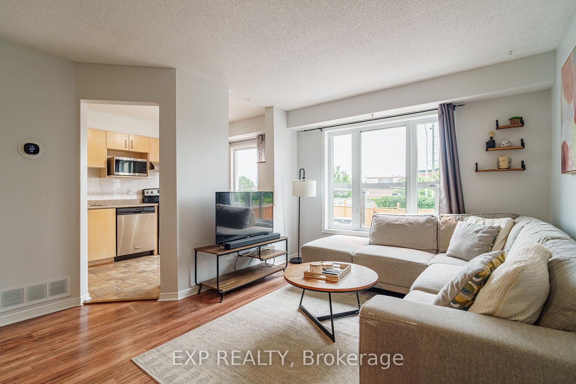 Photo 5 of 2010 Scully Way, Ottawa, Fallingbrook/Gardenway South — HOMEH