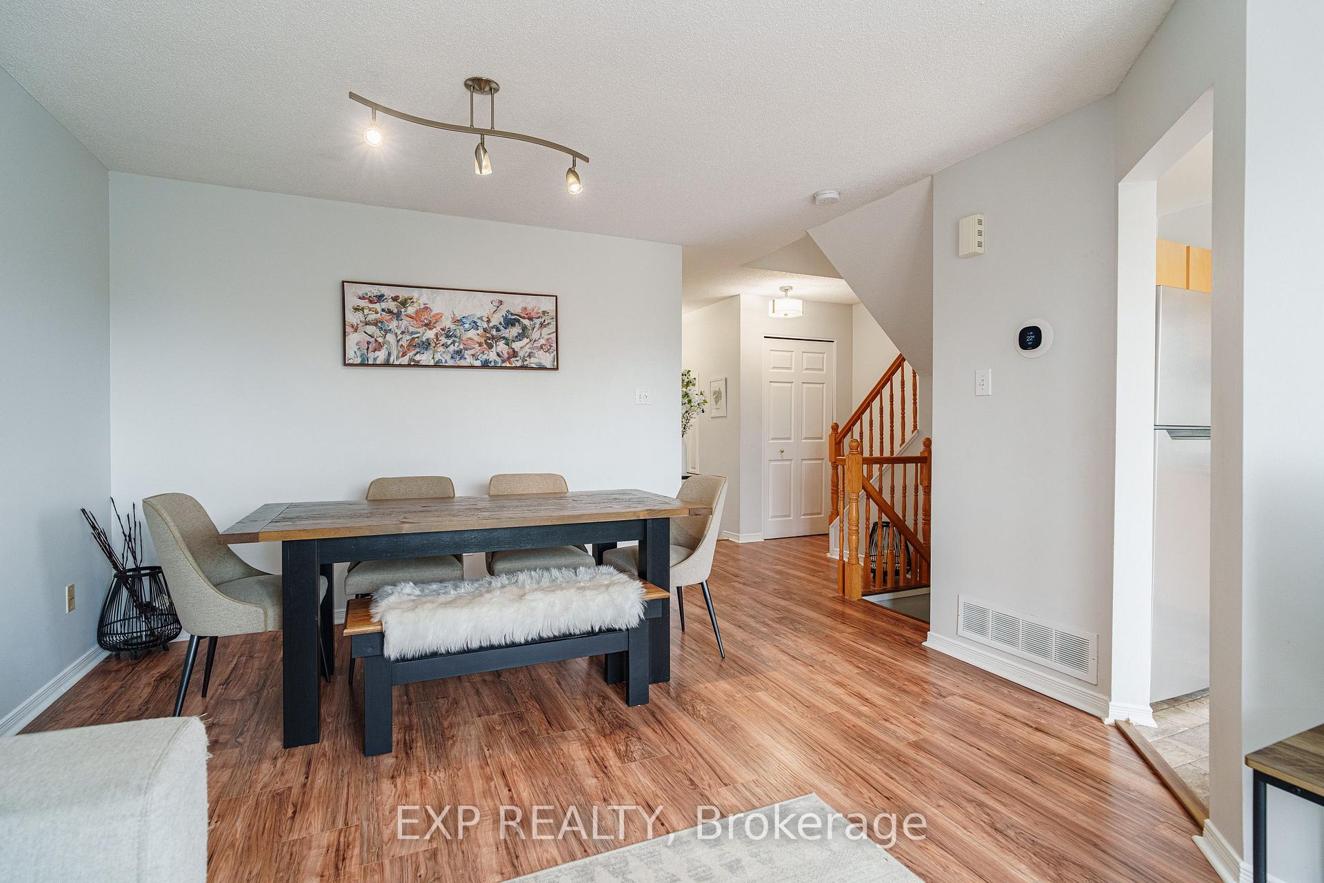 Photo 8 of 2010 Scully Way, Ottawa, Fallingbrook/Gardenway South — HOMEH