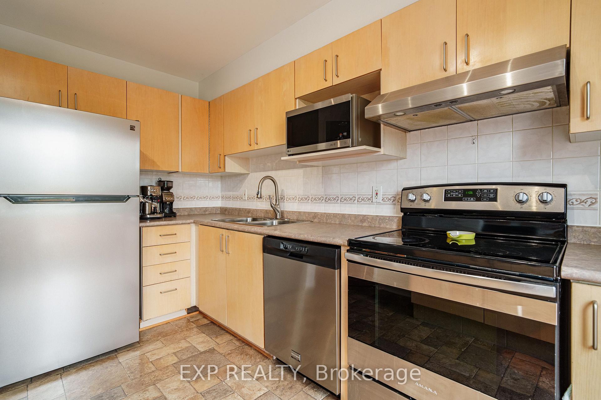 Photo 9 of 2010 Scully Way, Ottawa, Fallingbrook/Gardenway South — HOMEH