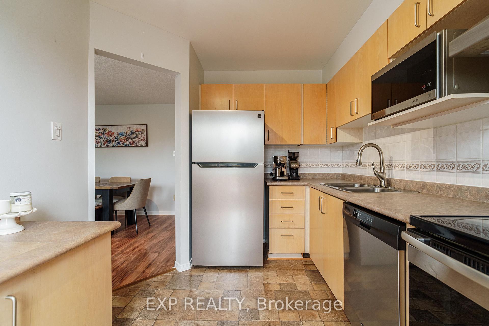 Photo 10 of 2010 Scully Way, Ottawa, Fallingbrook/Gardenway South — HOMEH