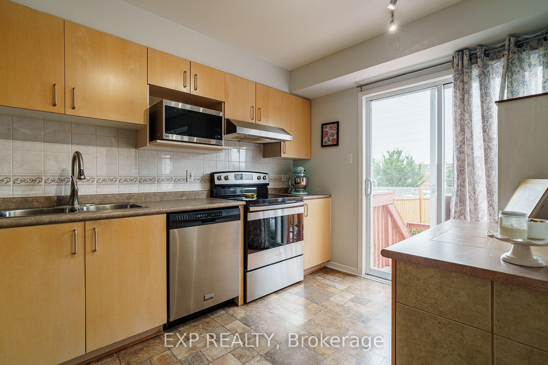 Photo 11 of 2010 Scully Way, Ottawa, Fallingbrook/Gardenway South — HOMEH
