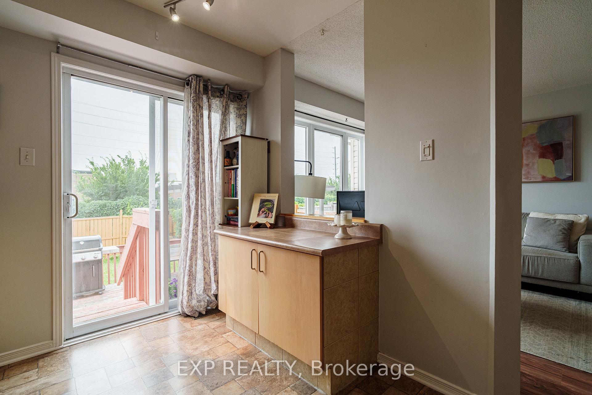 Photo 12 of 2010 Scully Way, Ottawa, Fallingbrook/Gardenway South — HOMEH