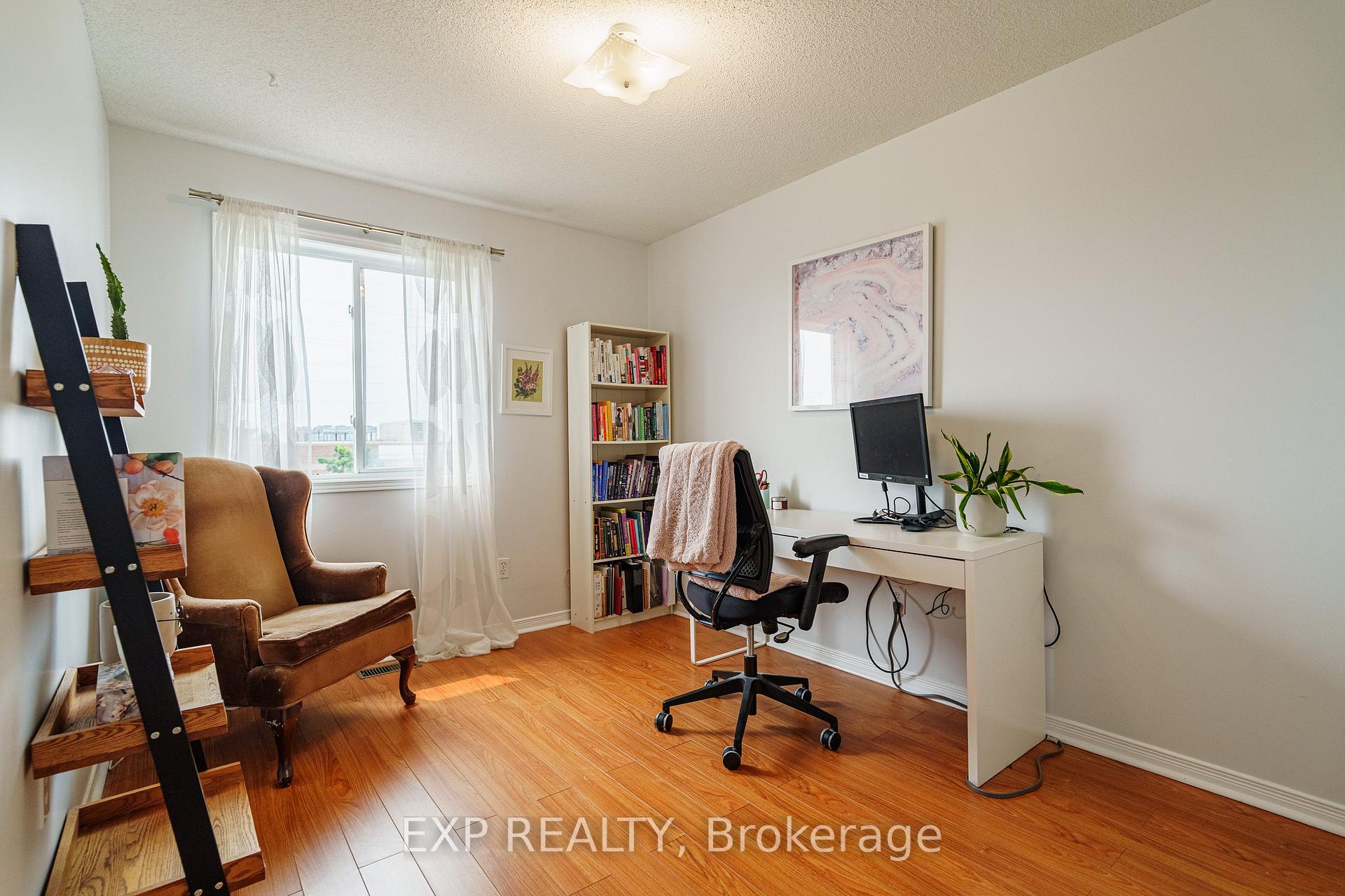 Photo 17 of 2010 Scully Way, Ottawa, Fallingbrook/Gardenway South — HOMEH