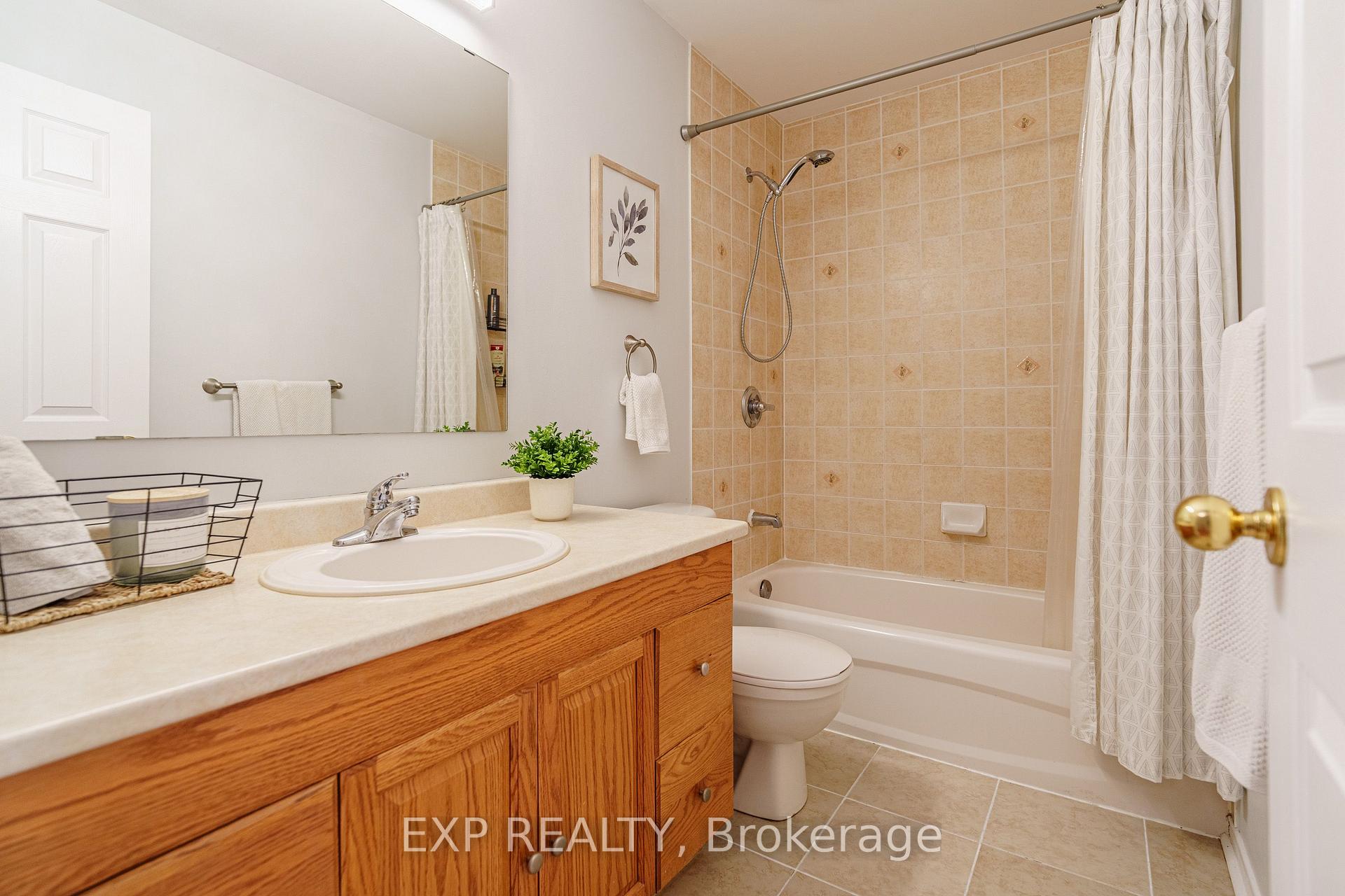 Photo 19 of 2010 Scully Way, Ottawa, Fallingbrook/Gardenway South — HOMEH