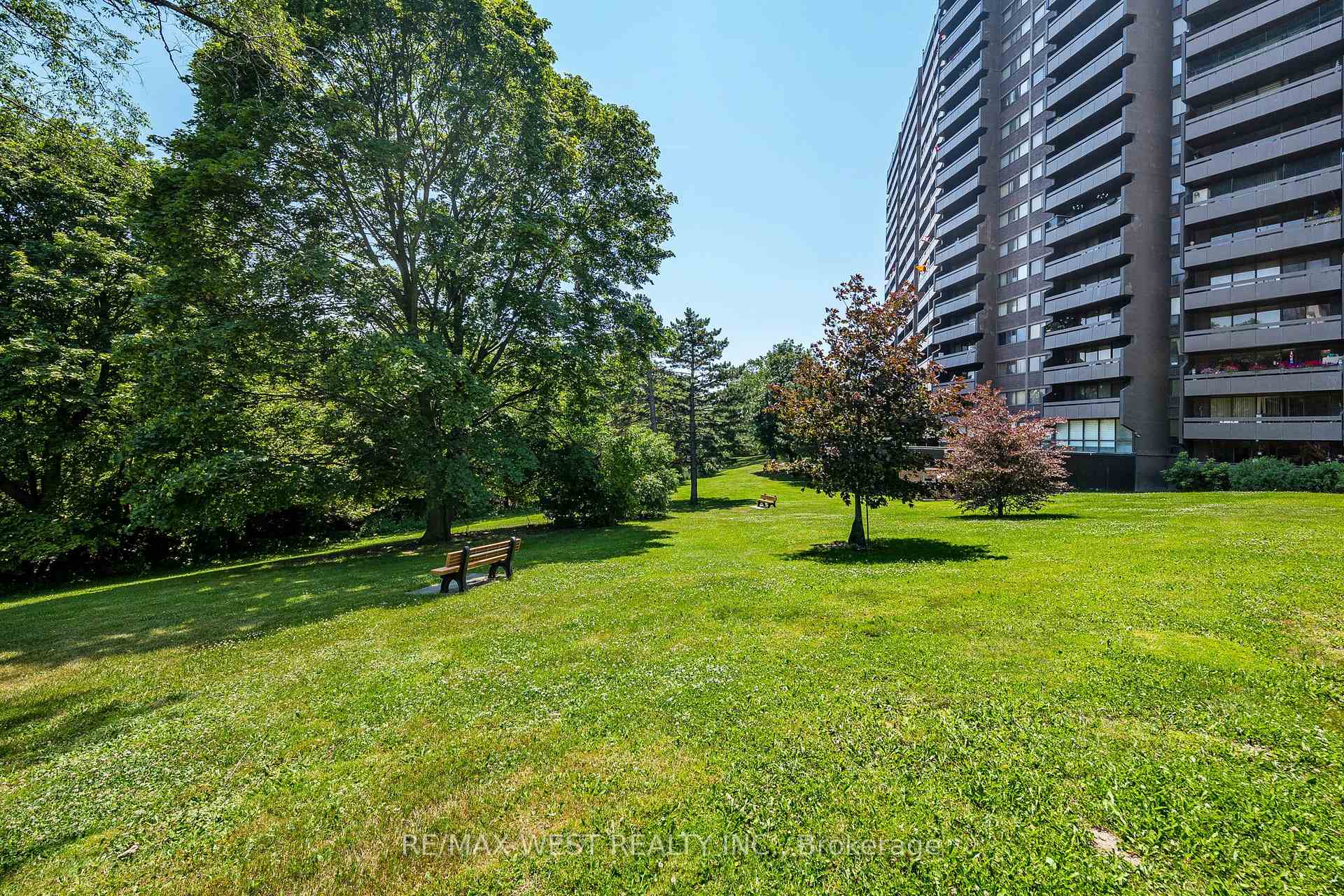 Photo 3 of Unit 1104, 11 Wincott Drive, Etobicoke, Kingsview Village-The Westway — HOMEH