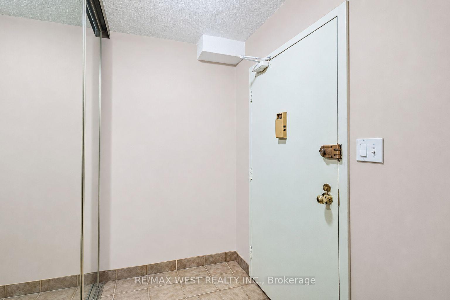 Photo 6 of Unit 1104, 11 Wincott Drive, Etobicoke, Kingsview Village-The Westway — HOMEH