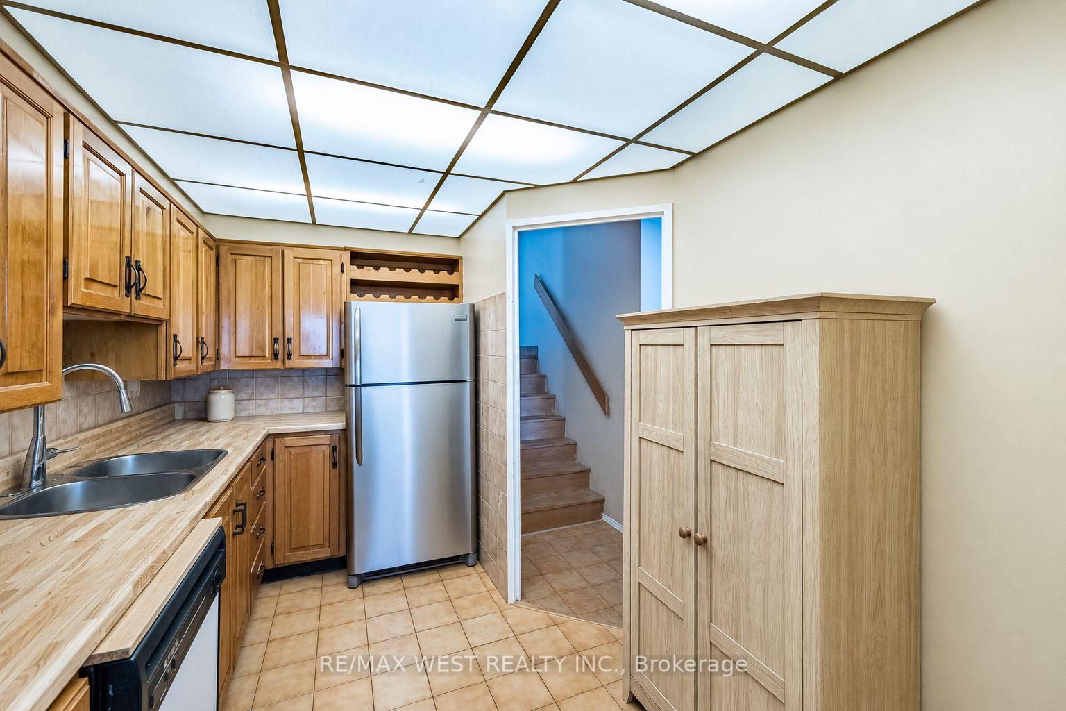 Photo 10 of Unit 1104, 11 Wincott Drive, Etobicoke, Kingsview Village-The Westway — HOMEH