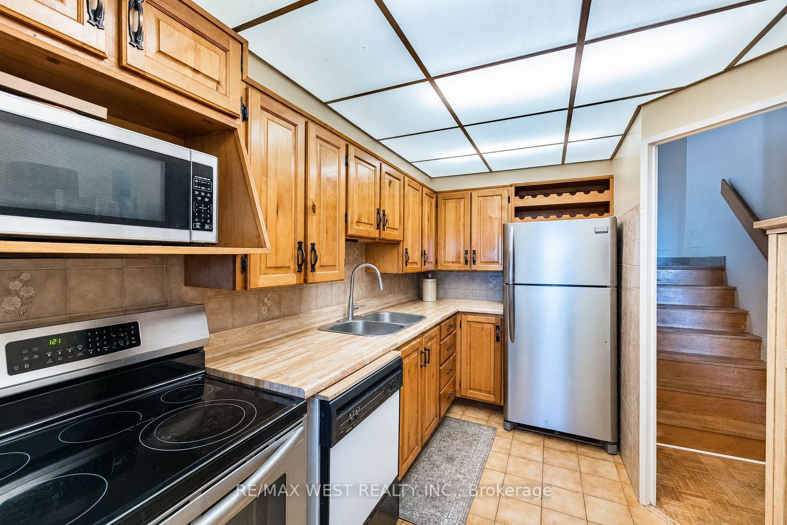 Photo 11 of Unit 1104, 11 Wincott Drive, Etobicoke, Kingsview Village-The Westway — HOMEH