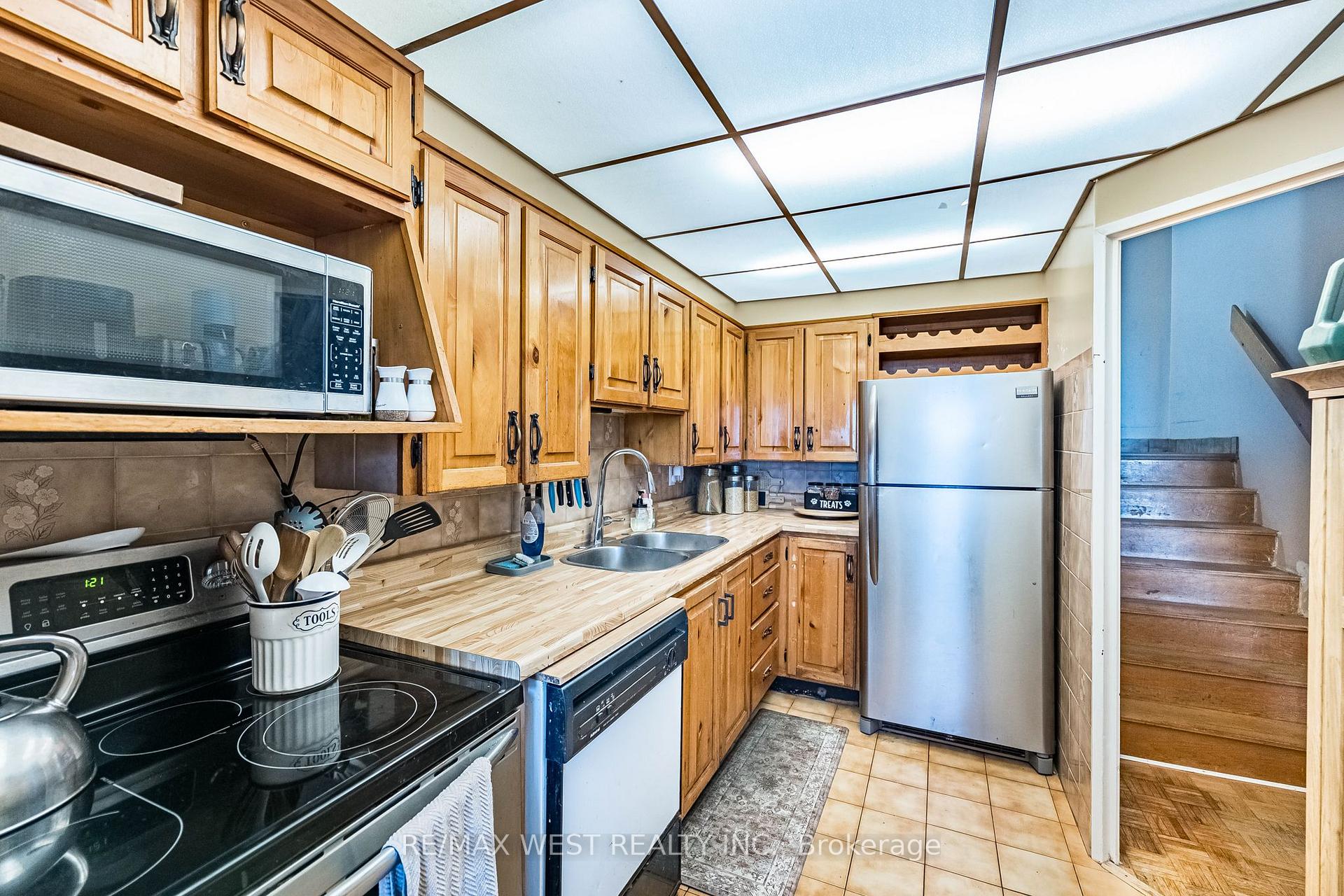 Photo 14 of Unit 1104, 11 Wincott Drive, Etobicoke, Kingsview Village-The Westway — HOMEH