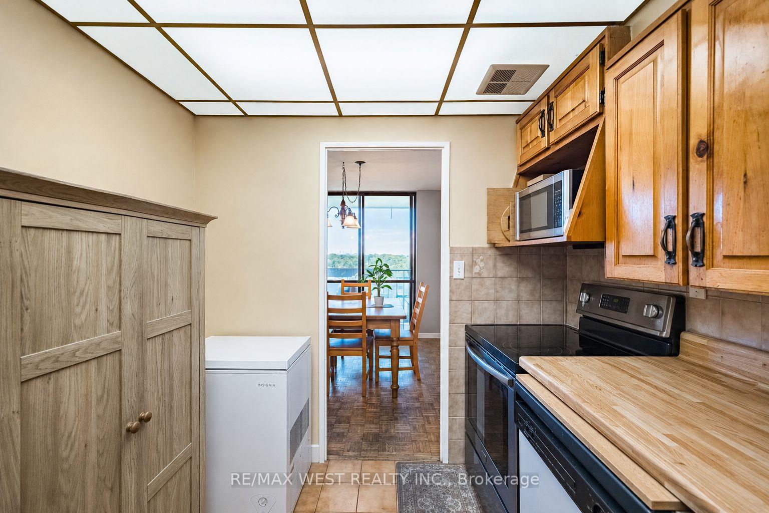 Photo 15 of Unit 1104, 11 Wincott Drive, Etobicoke, Kingsview Village-The Westway — HOMEH