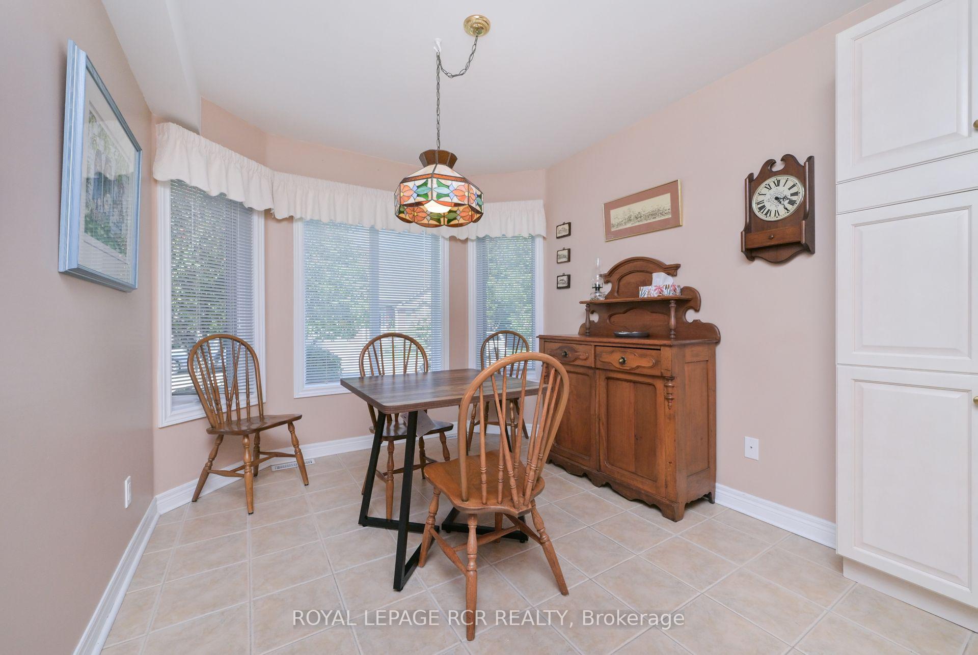 Photo 4 of 83 Bella Vista Trail, New Tecumseth, Alliston — HOMEH