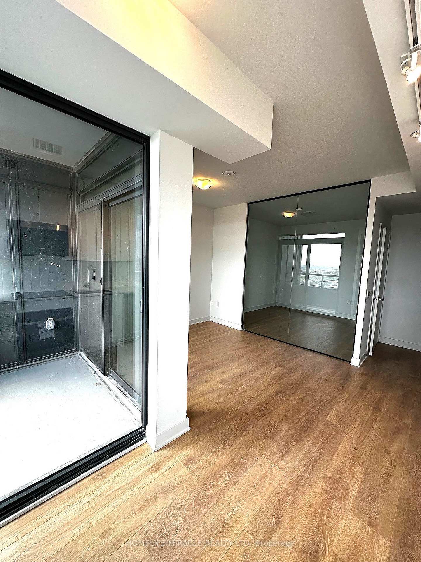 Photo 9 of Unit 3009, 2920 Highway 7, Vaughan, Concord — HOMEH