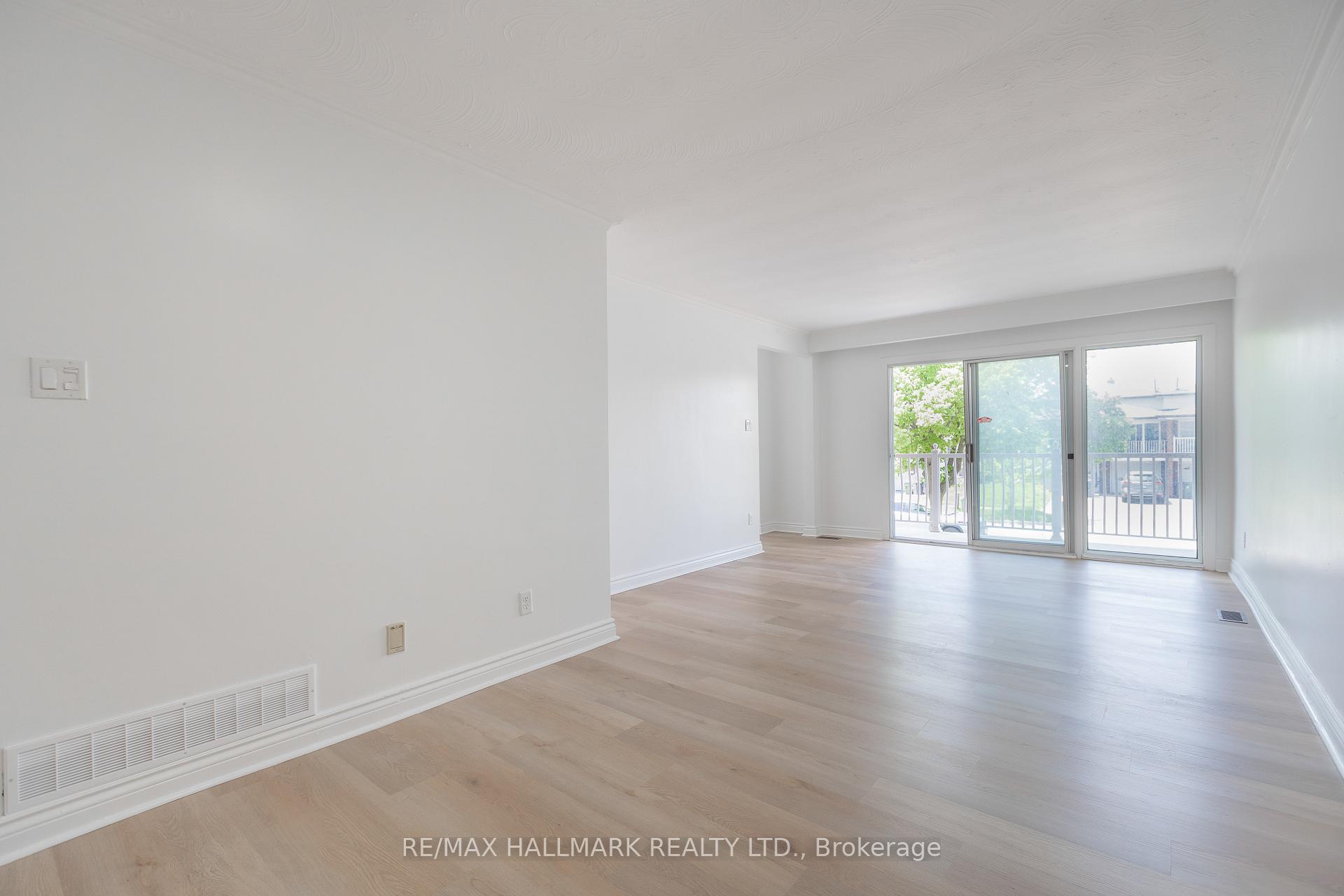 Photo 3 of Unit Upper, 243 Apache Trail, North York, Pleasant View — HOMEH