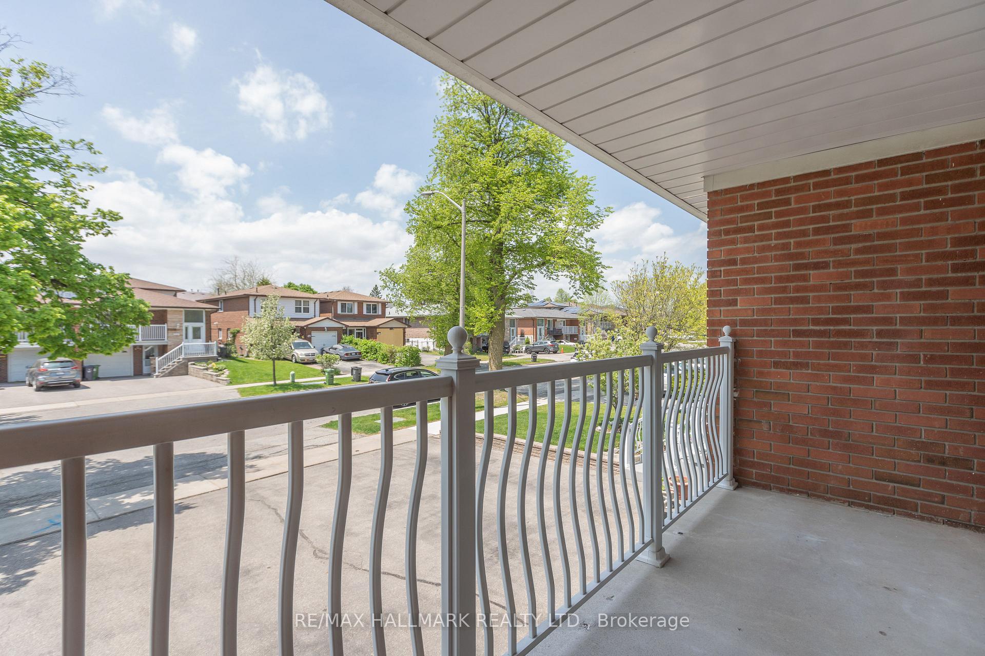 Photo 5 of Unit Upper, 243 Apache Trail, North York, Pleasant View — HOMEH