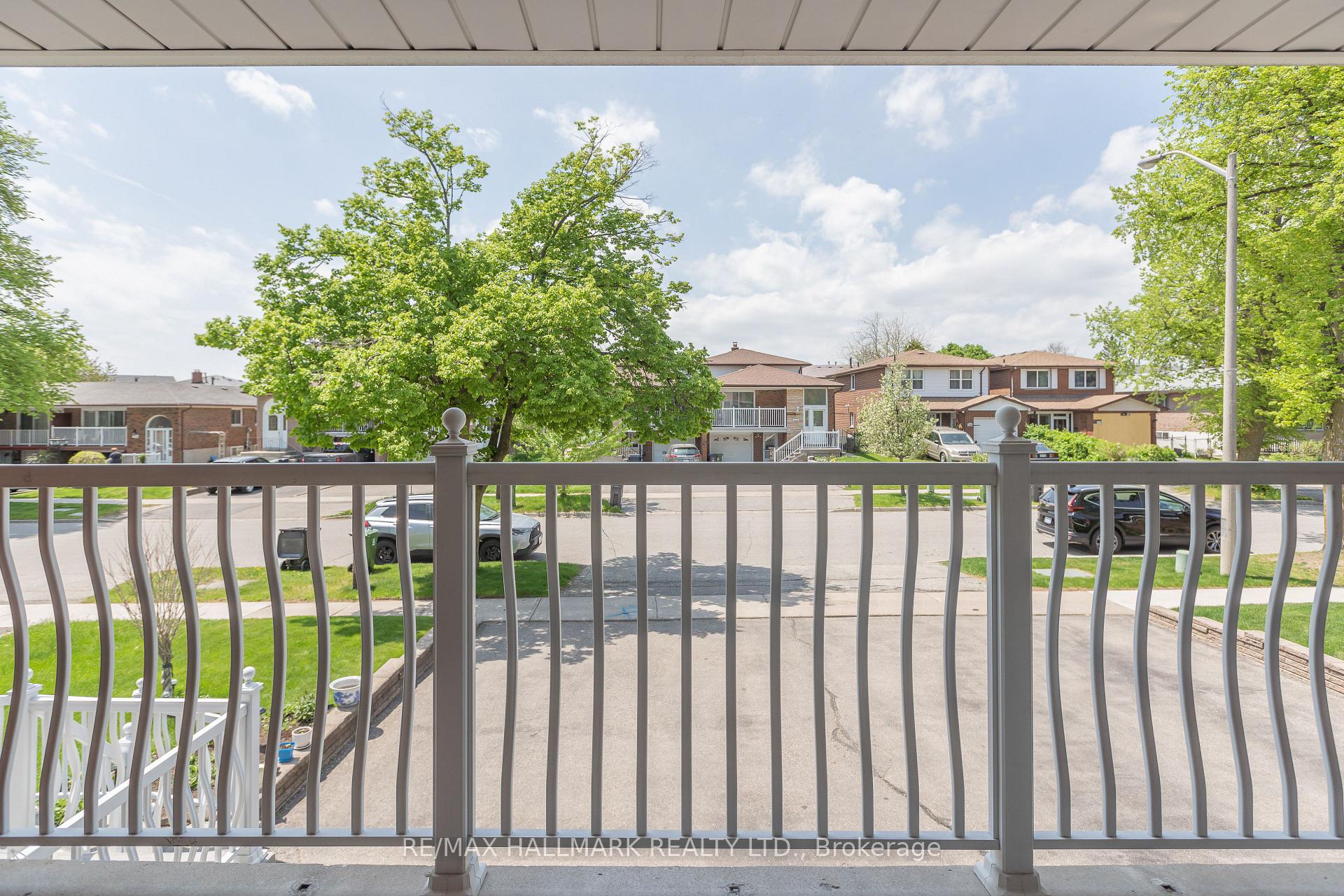 Photo 6 of Unit Upper, 243 Apache Trail, North York, Pleasant View — HOMEH